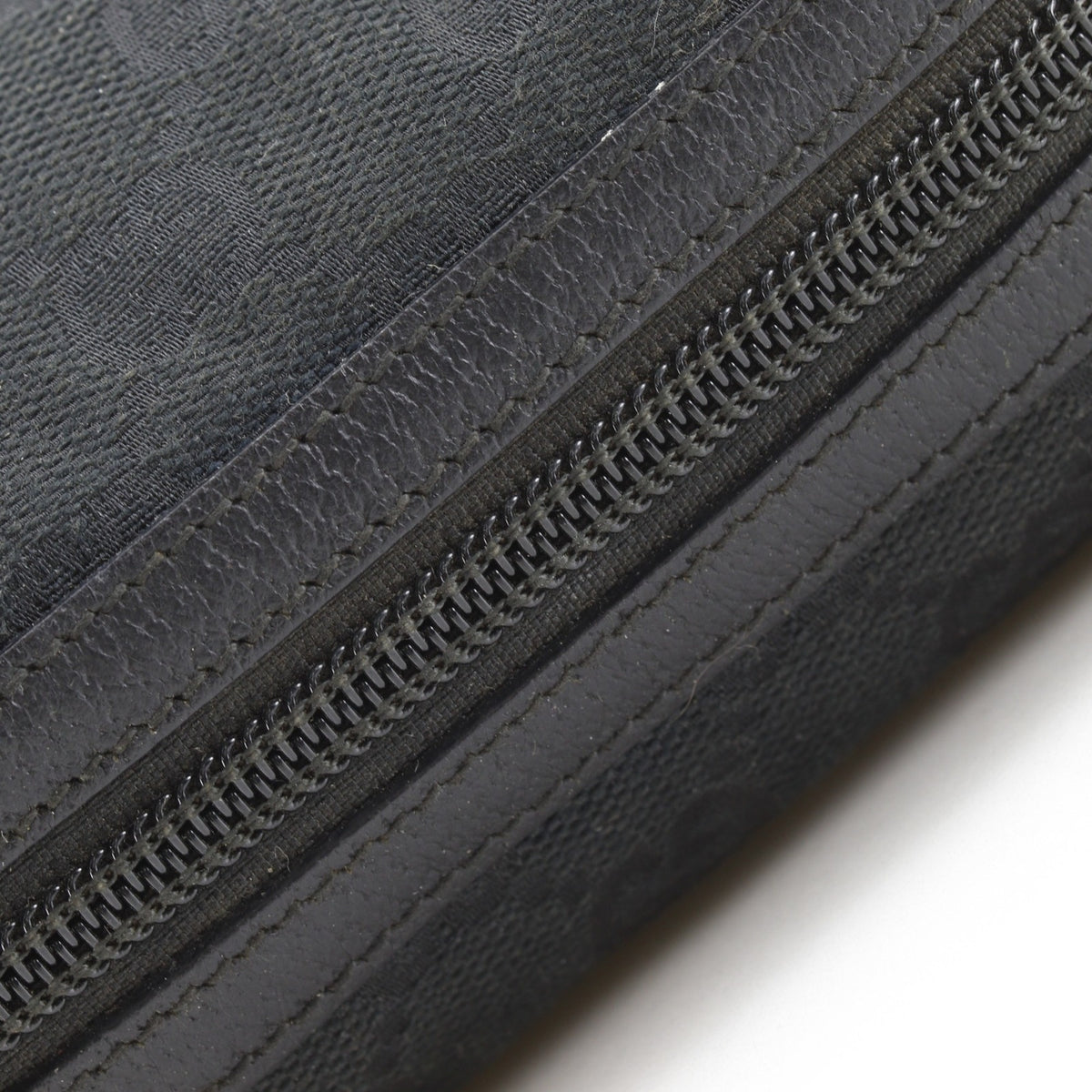 Gucci Black Gg Canvas Pouch (Pre-Owned)