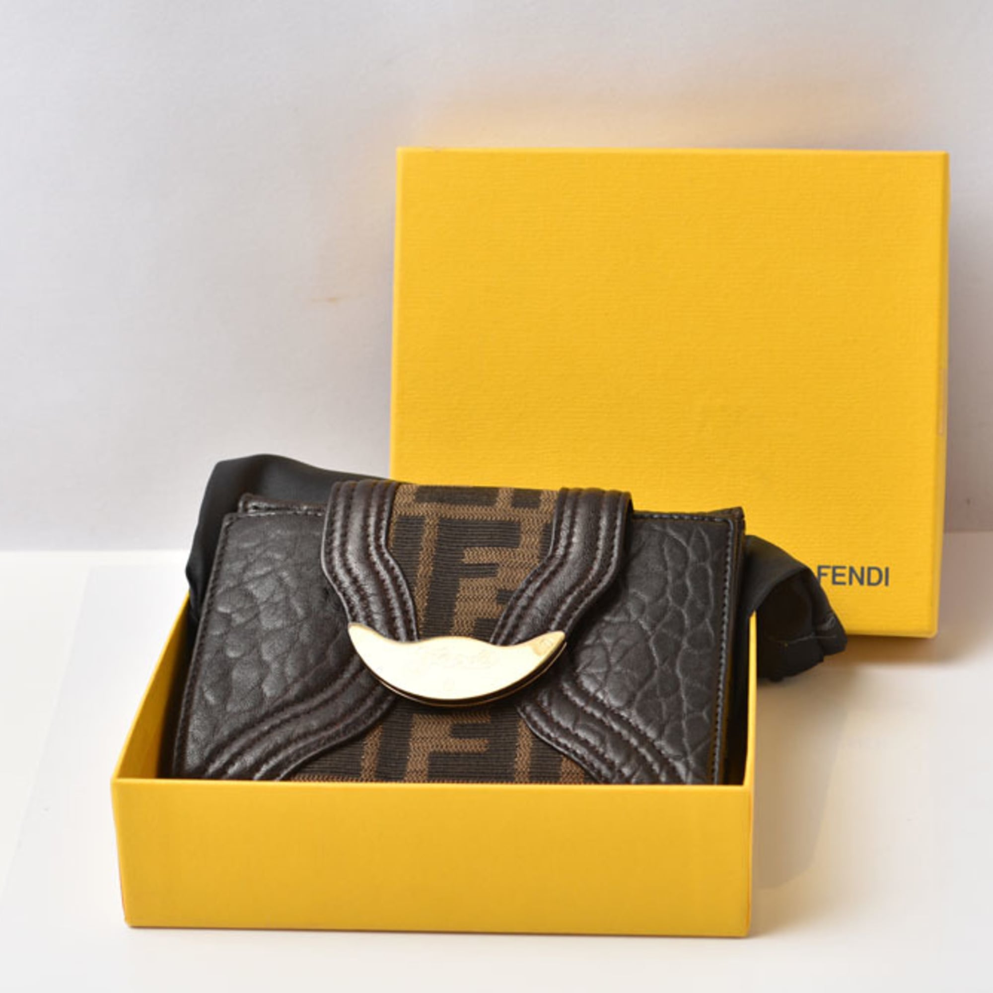 Fendi Brown Leather Wallet (Bi-Fold) (Pre-Owned)