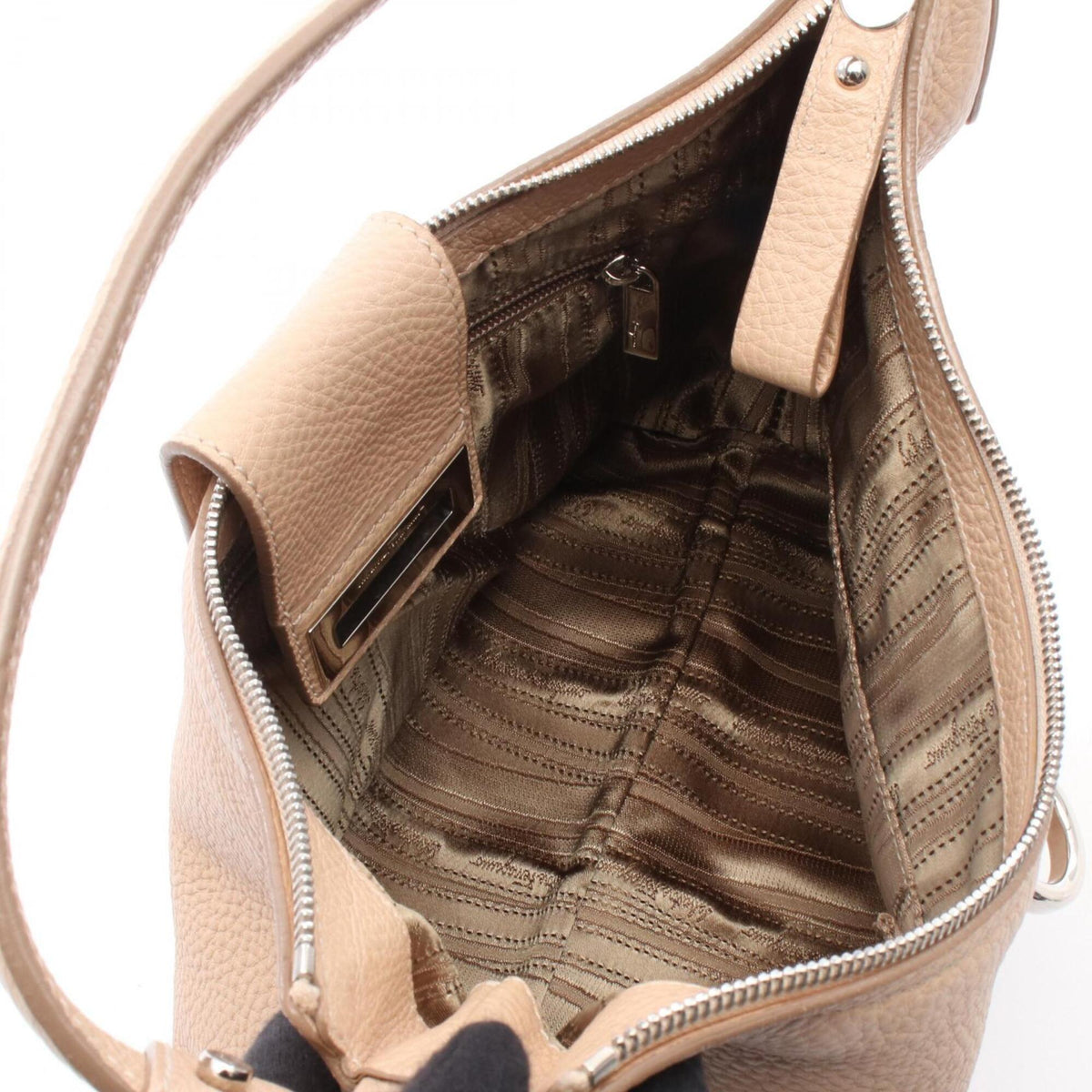 Salvatore Ferragamo Gancini Pink Leather Handbag Shoulder Bag (Pre-Owned)