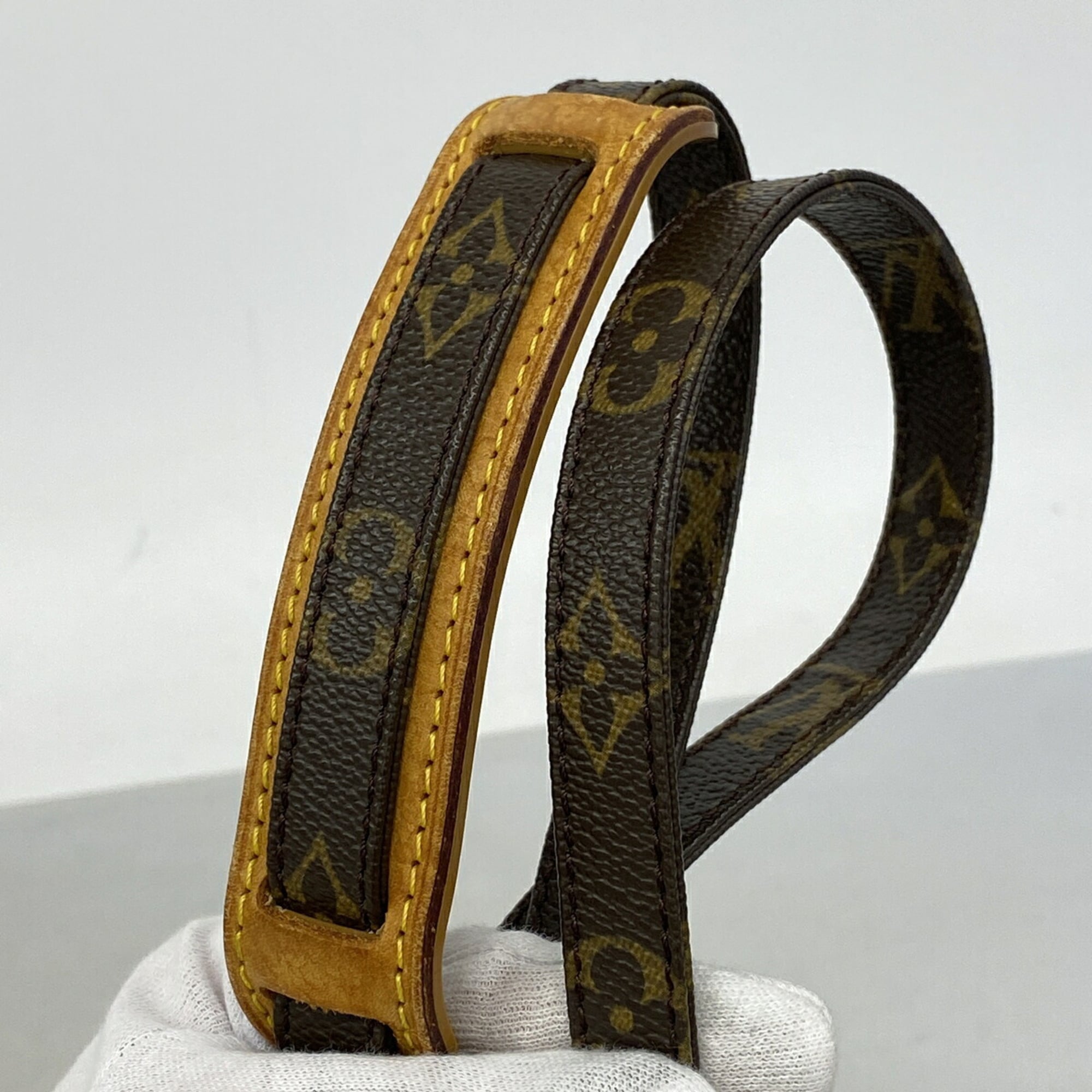 Louis Vuitton Brown Shoulder Bag (Pre-Owned)