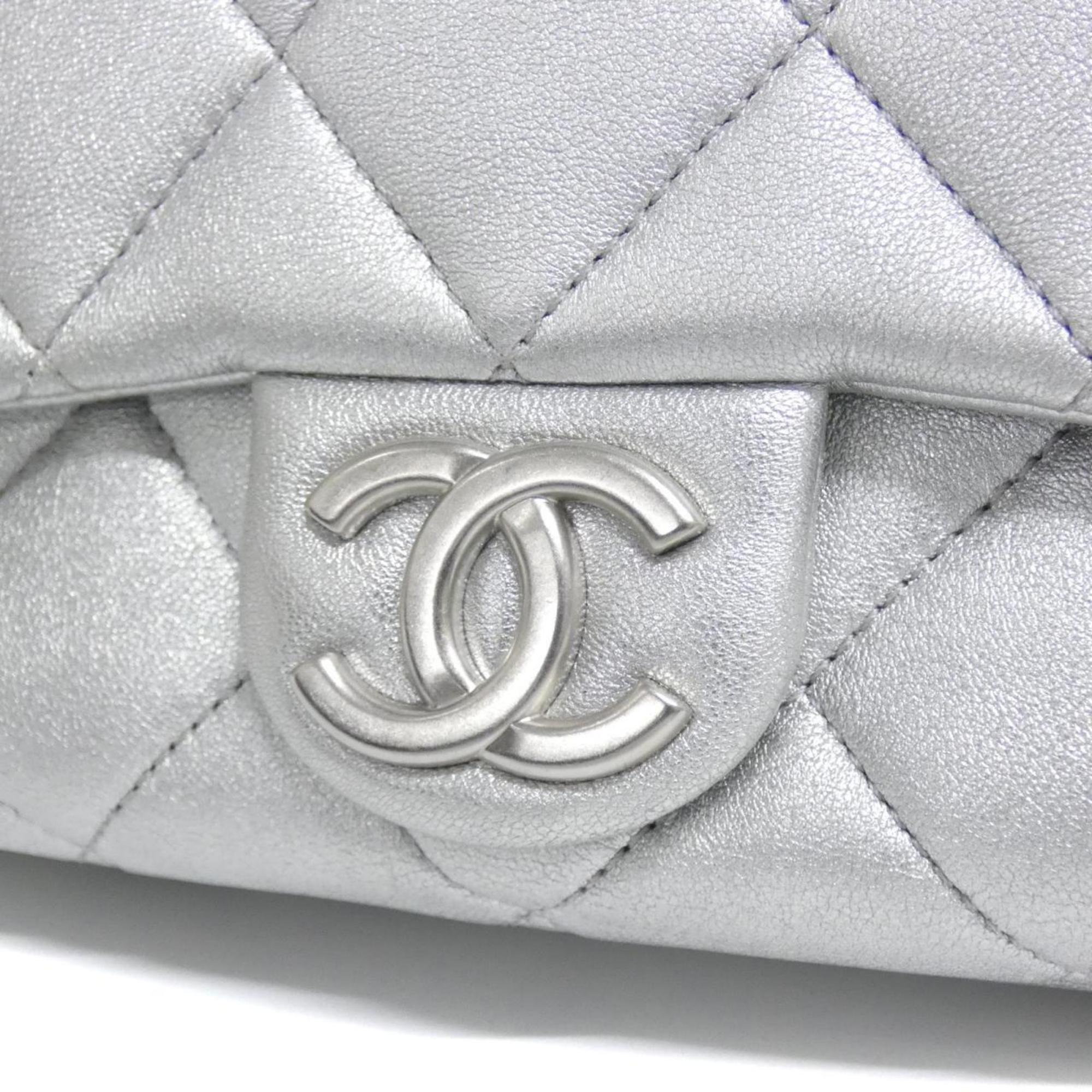 Chanel Silver Leather Shoulder Bag (Pre-Owned)