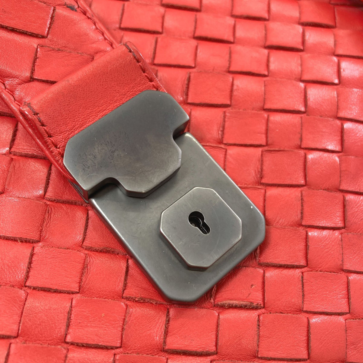 Bottega Veneta Intrecciato Red Color Leather Tote Bag (Pre-Owned)