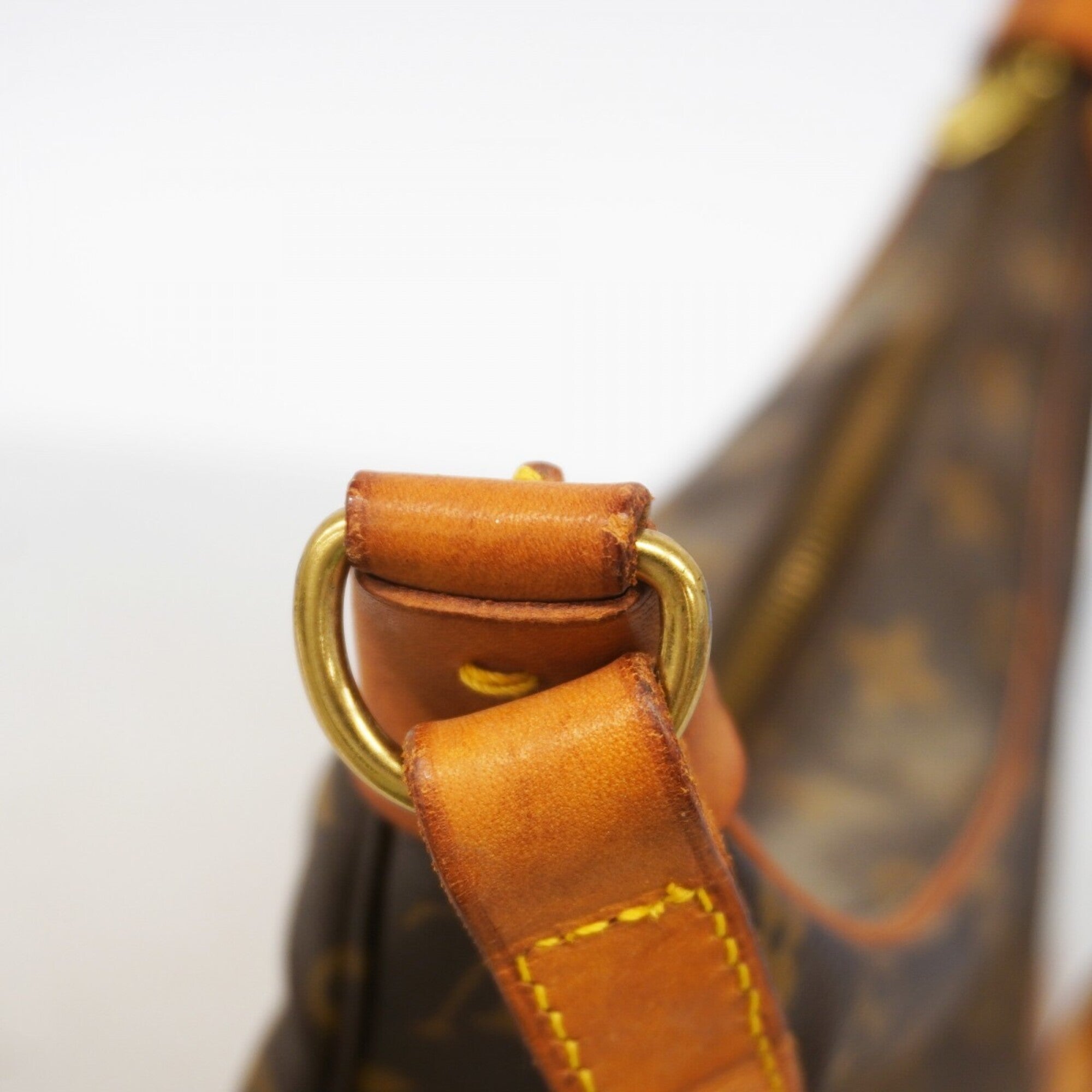 Louis Vuitton Brown Shoulder Bag (Pre-Owned)