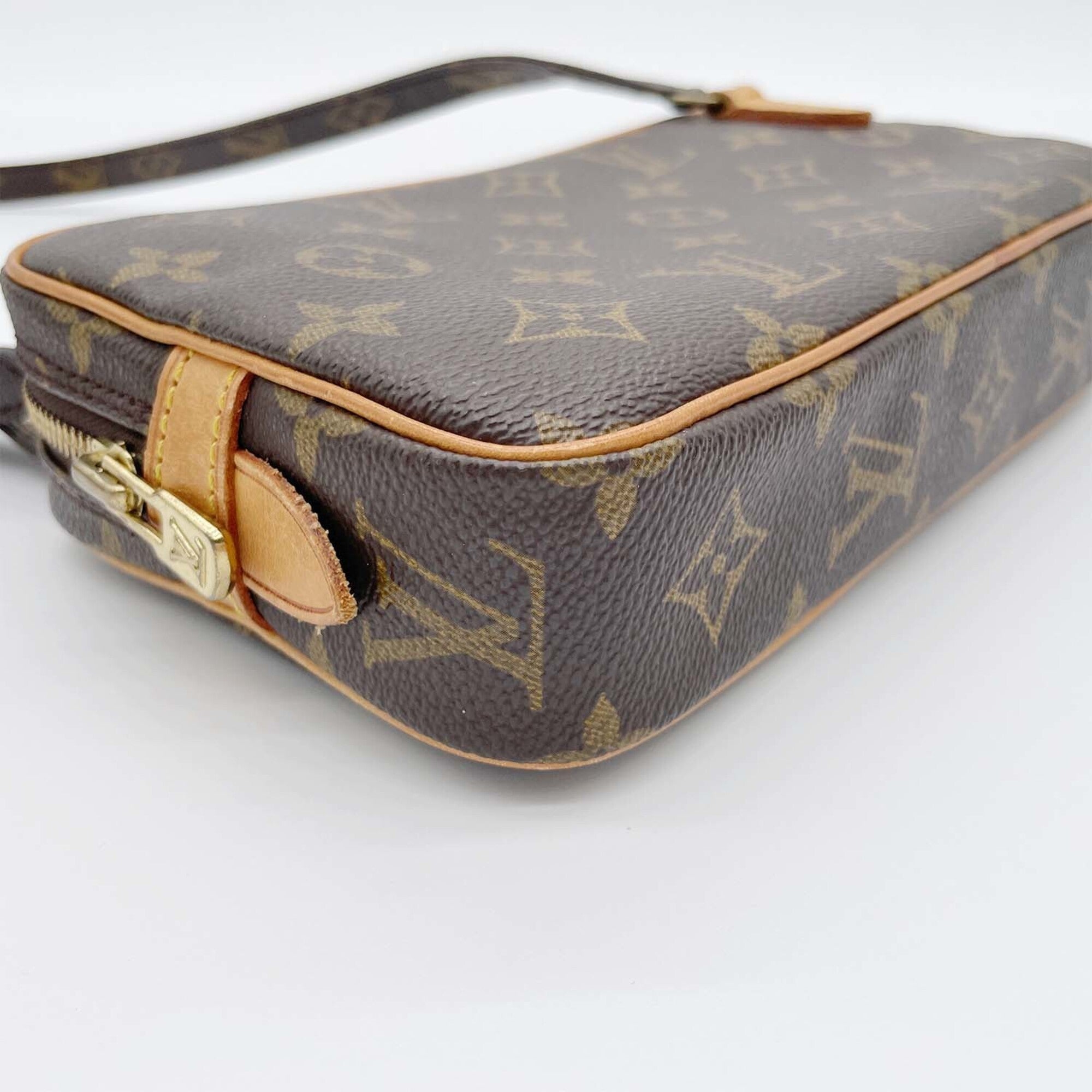 Louis Vuitton Brown Shoulder Bag (Pre-Owned)