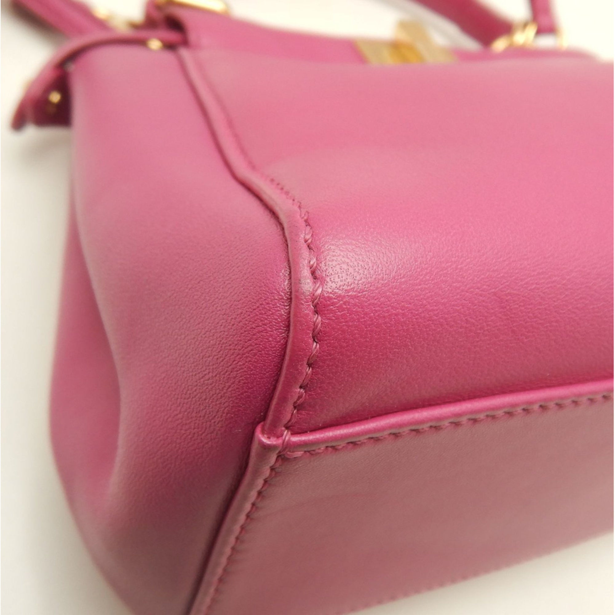 Fendi Pink Leather Handbag (Pre-Owned)