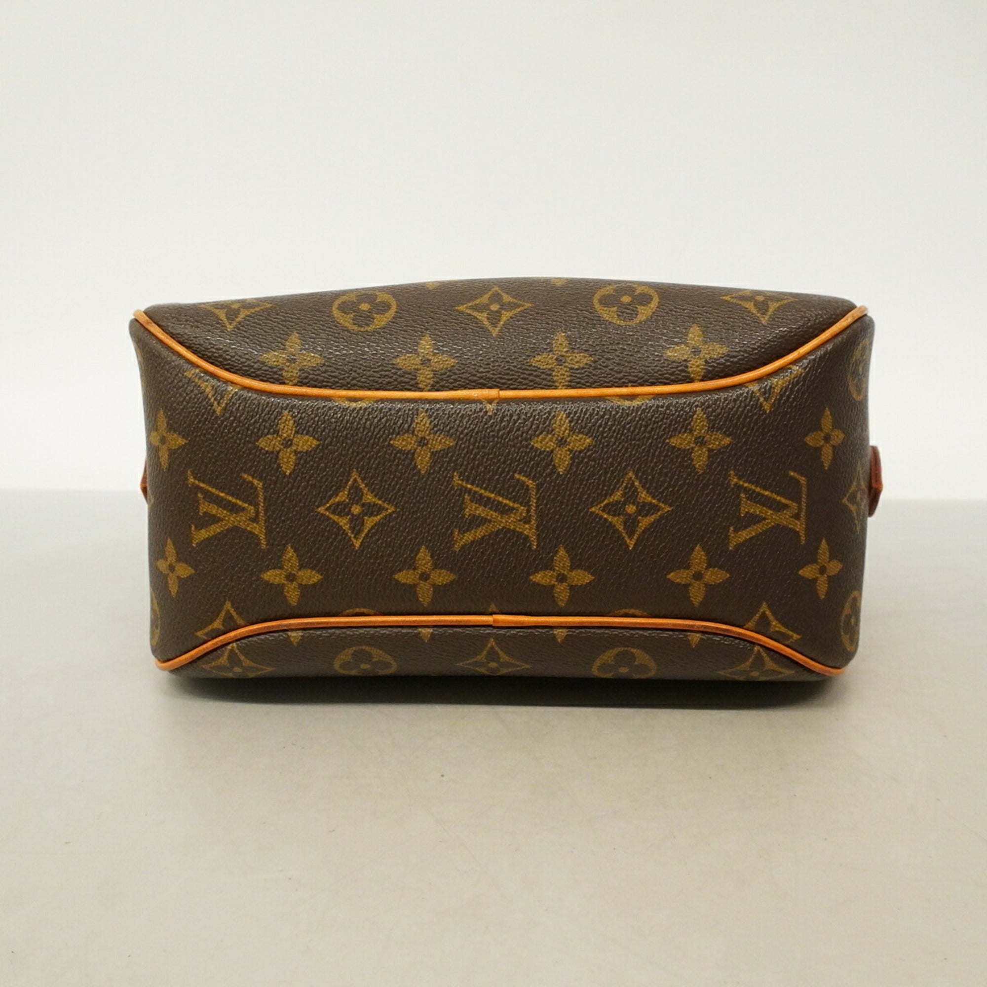 Louis Vuitton Brown Shoulder Bag (Pre-Owned)