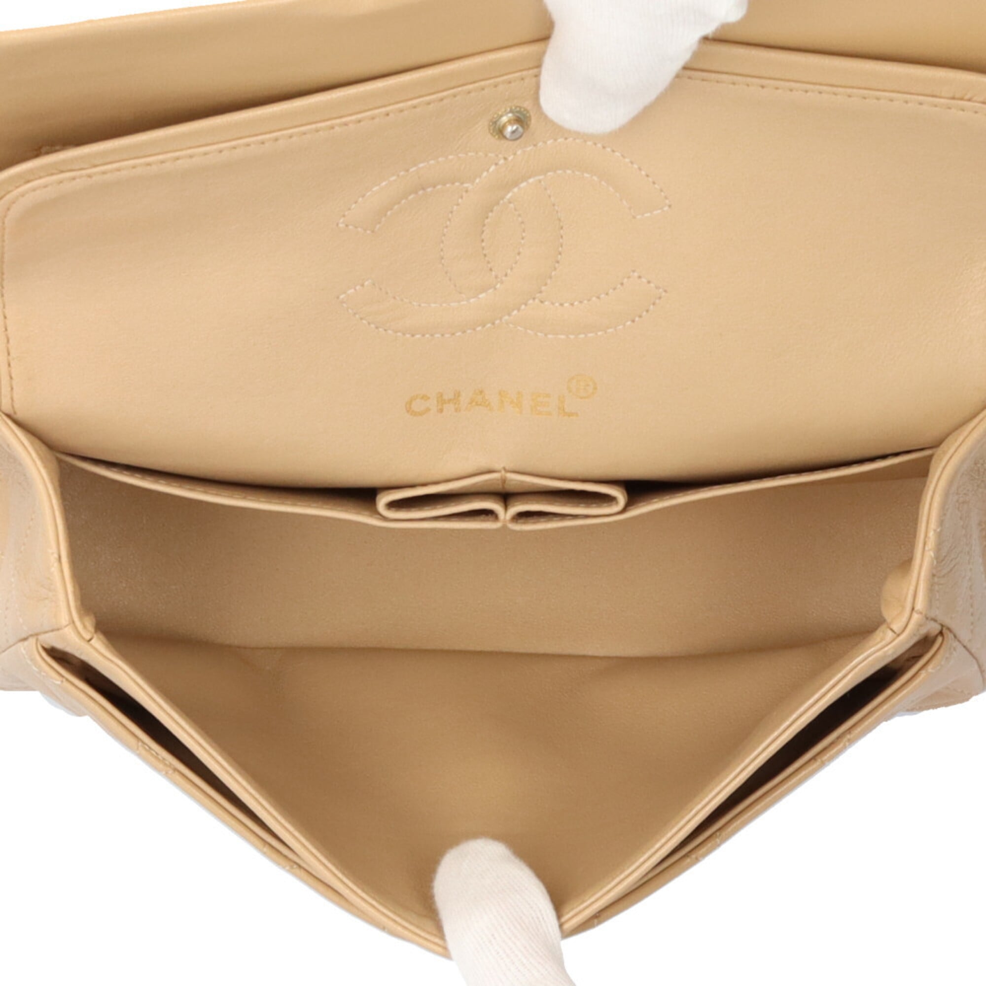 Chanel Beige Leather Shoulder Bag (Pre-Owned)