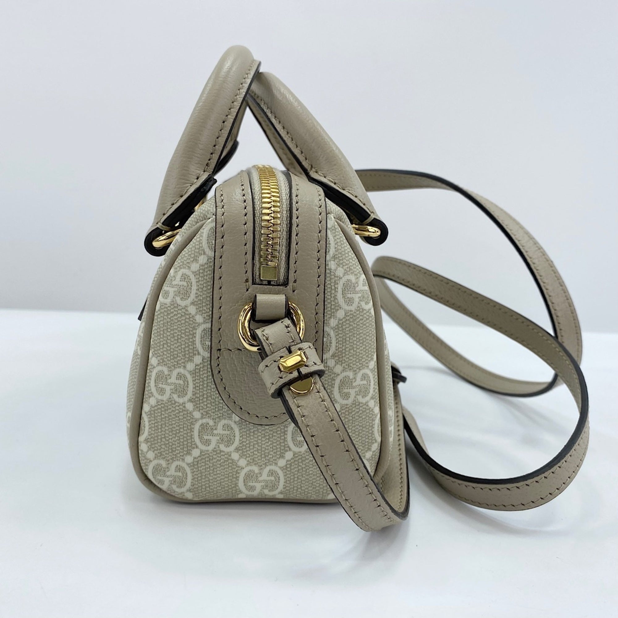 Gucci Sherry Line Beige Handbag (Pre-Owned)