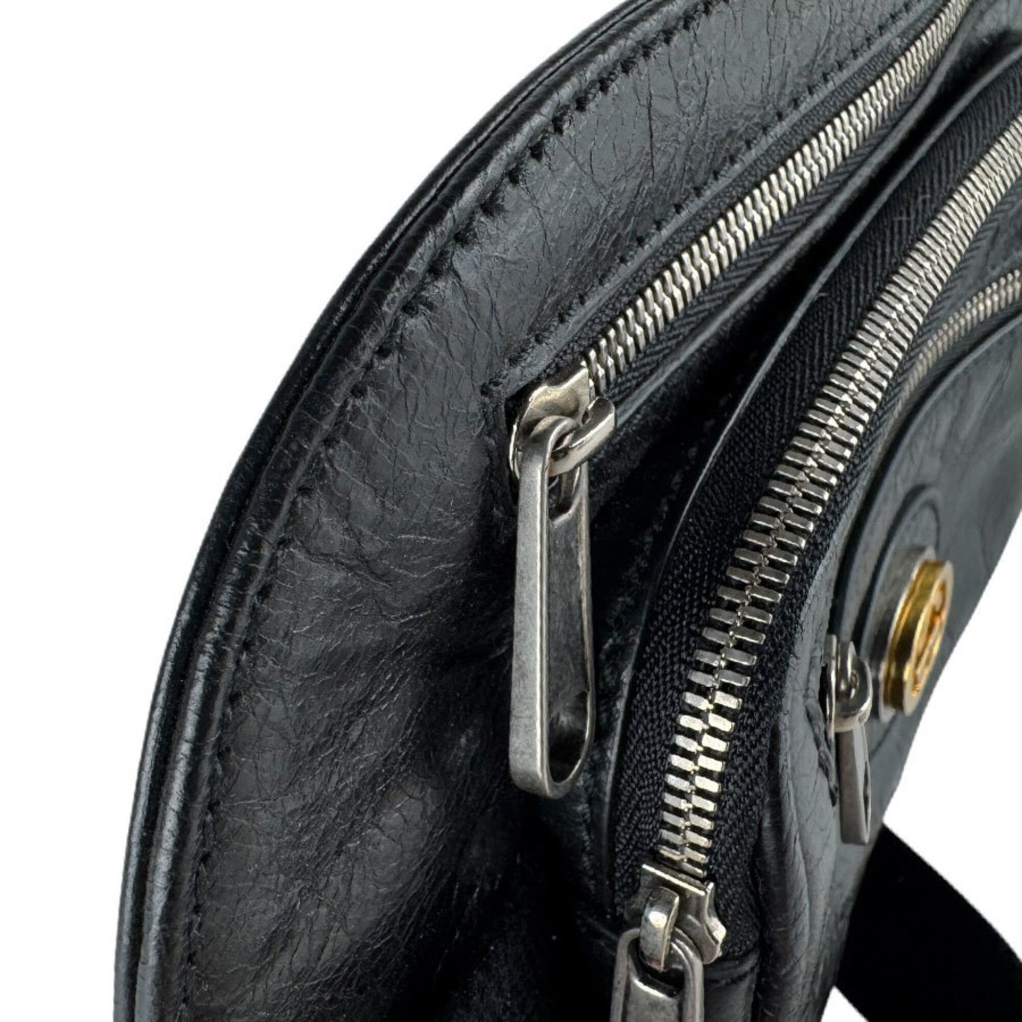 Gucci Black Leather Fanny Pack Sling Bag (Pre-Owned)