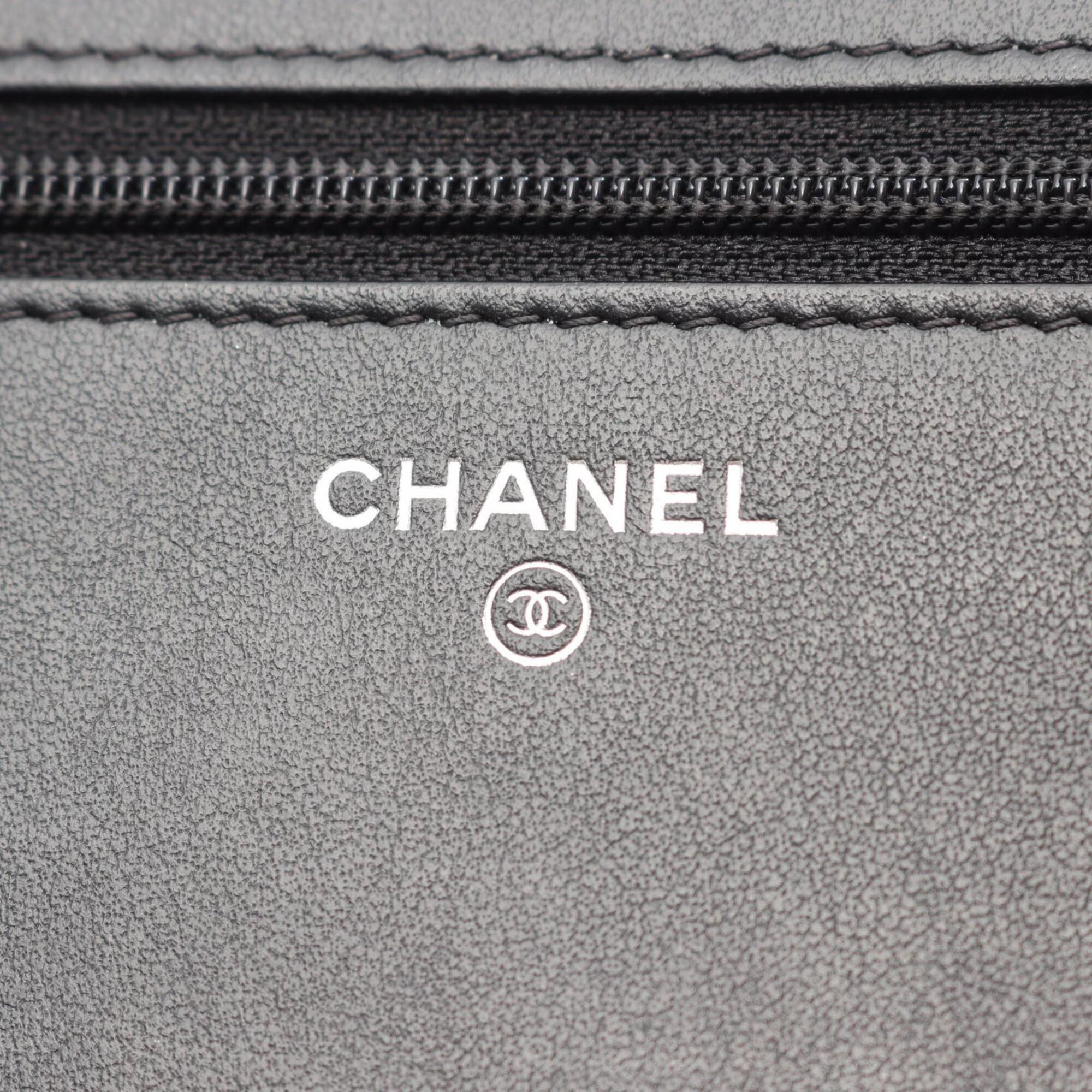 Chanel Black Leather Handbag Shoulder Bag (Pre-Owned)