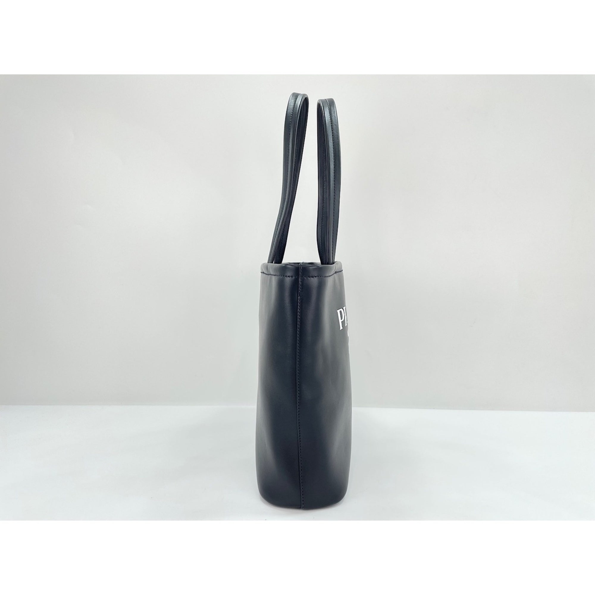 Prada Black Handbag (Pre-Owned)