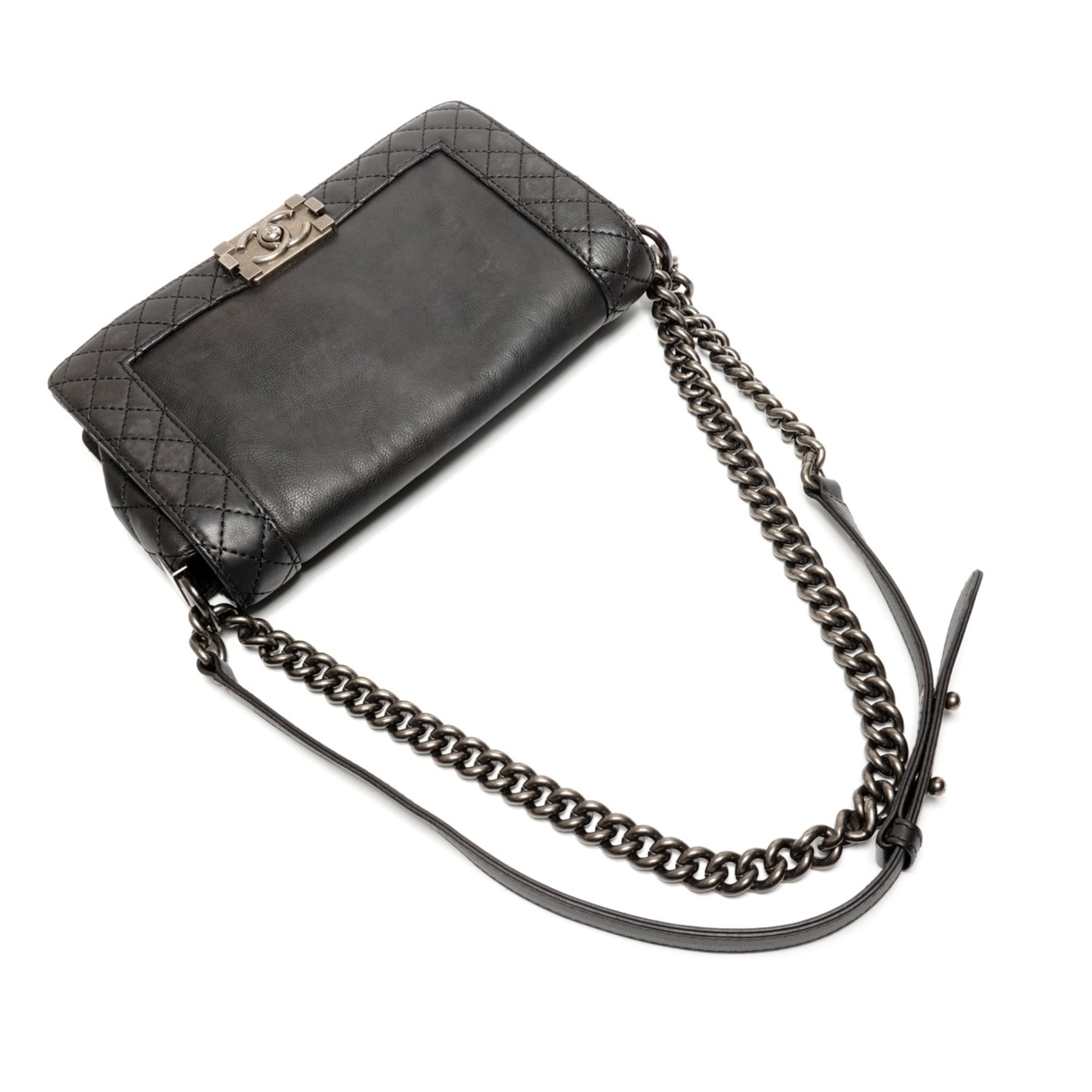 Chanel Black Shoulder Bag (Pre-Owned)