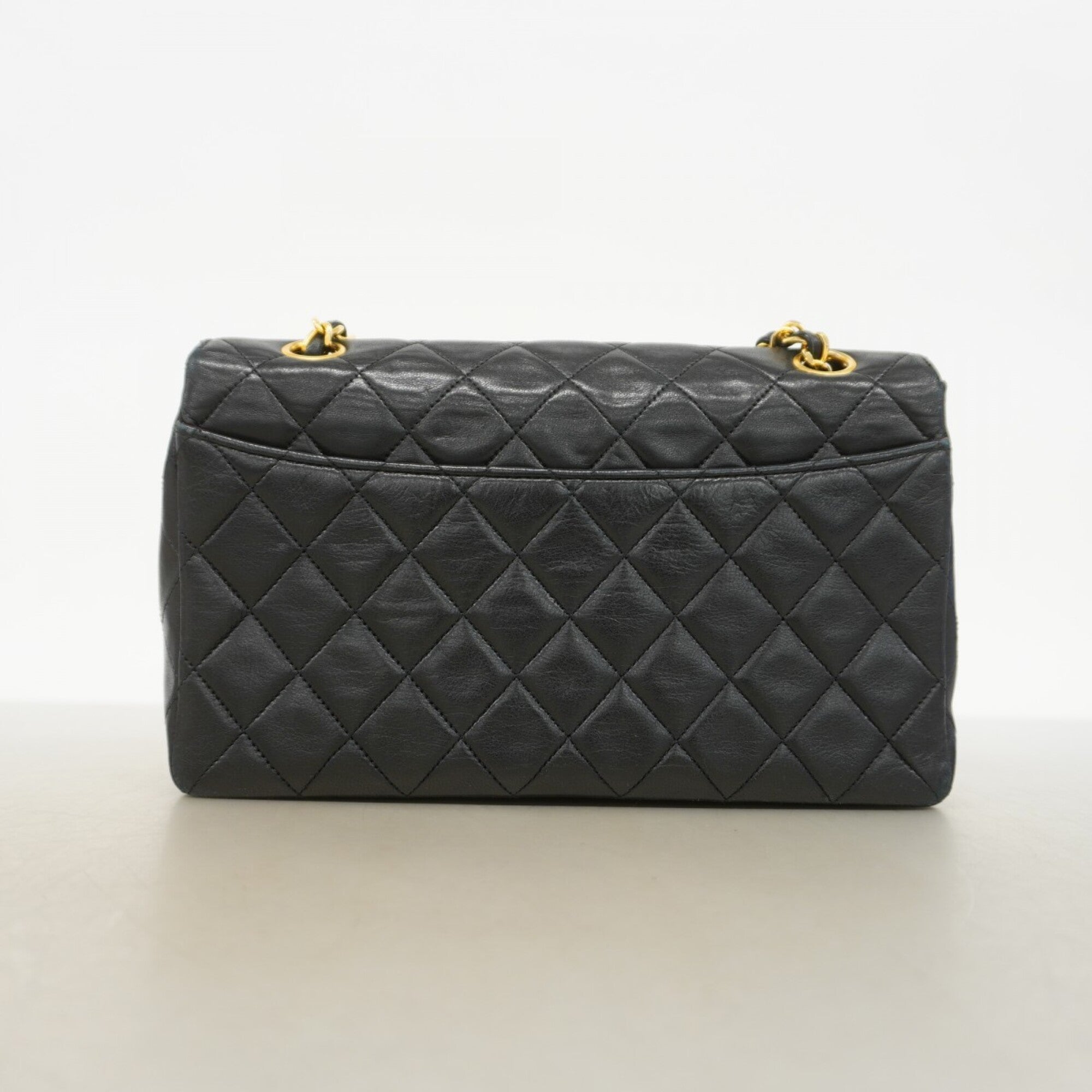 Chanel Black Leather Shoulder Bag (Pre-Owned)