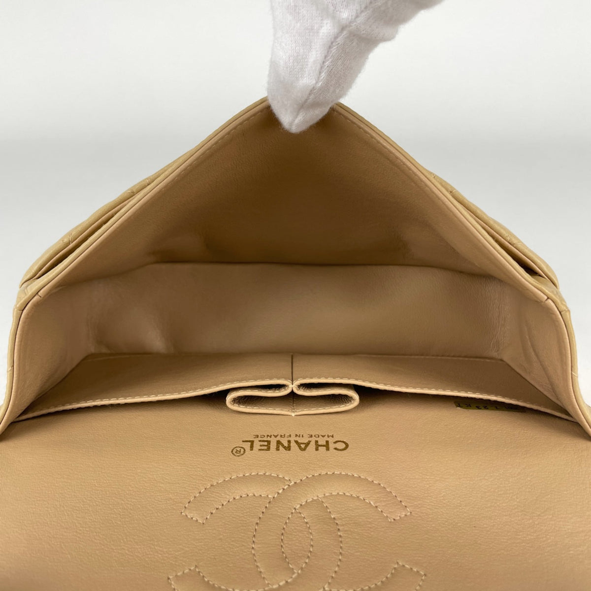 Chanel Matelasse Beige Leather Shoulder Bag (Pre-Owned)