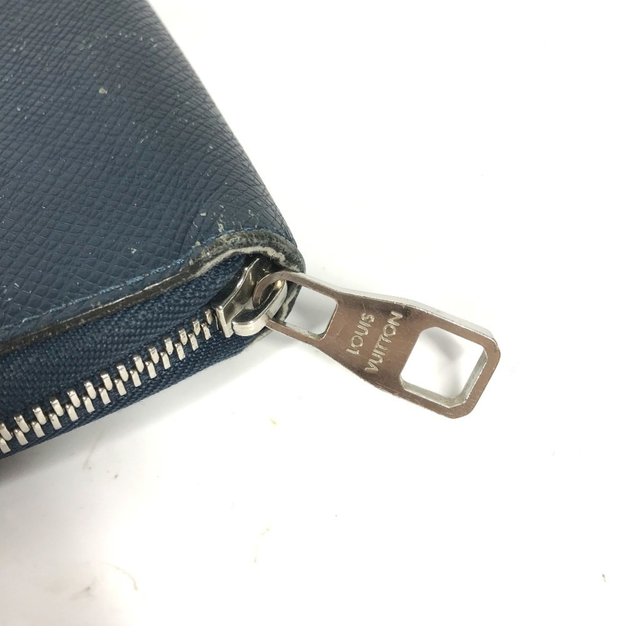 Louis Vuitton Taiga Blue Taiga Leather Long Wallet (Bi-Fold) (Pre-Owned)