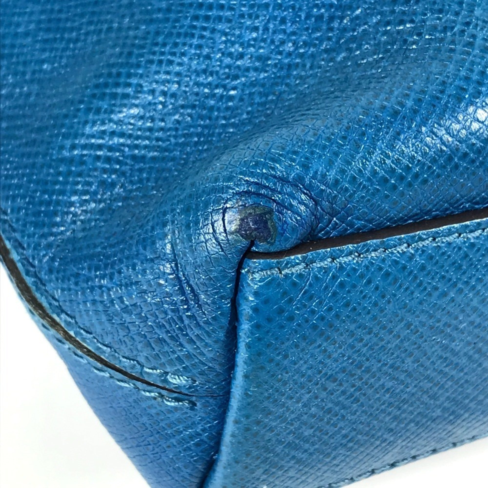Louis Vuitton Blue Taiga Leather Messenger Bag Shoulder Bag (Pre-Owned)