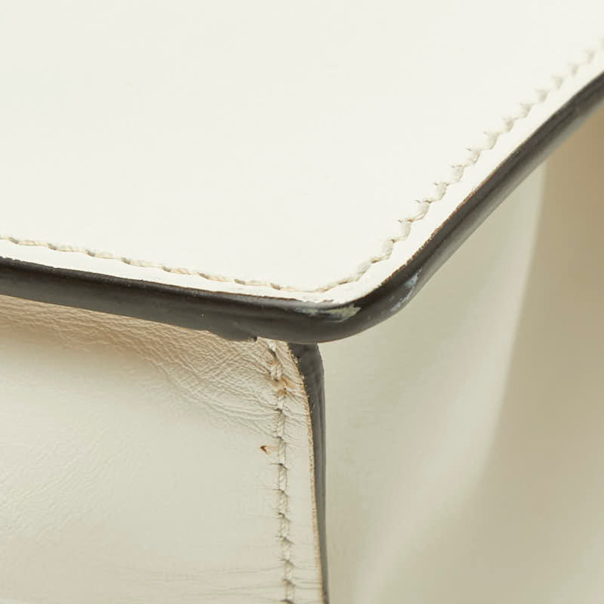 Gucci White Leather Shoulder Bag (Pre-Owned)