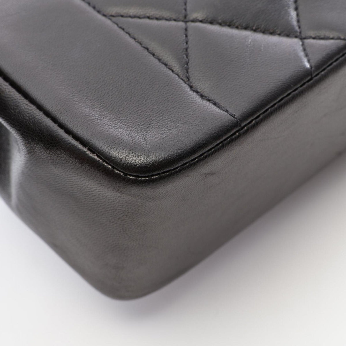 Chanel Black Leather Handbag Shoulder Bag (Pre-Owned)
