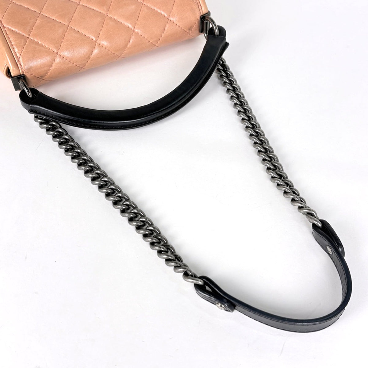 Chanel Matelasse Salmon Pink Leather Shoulder Bag (Pre-Owned)