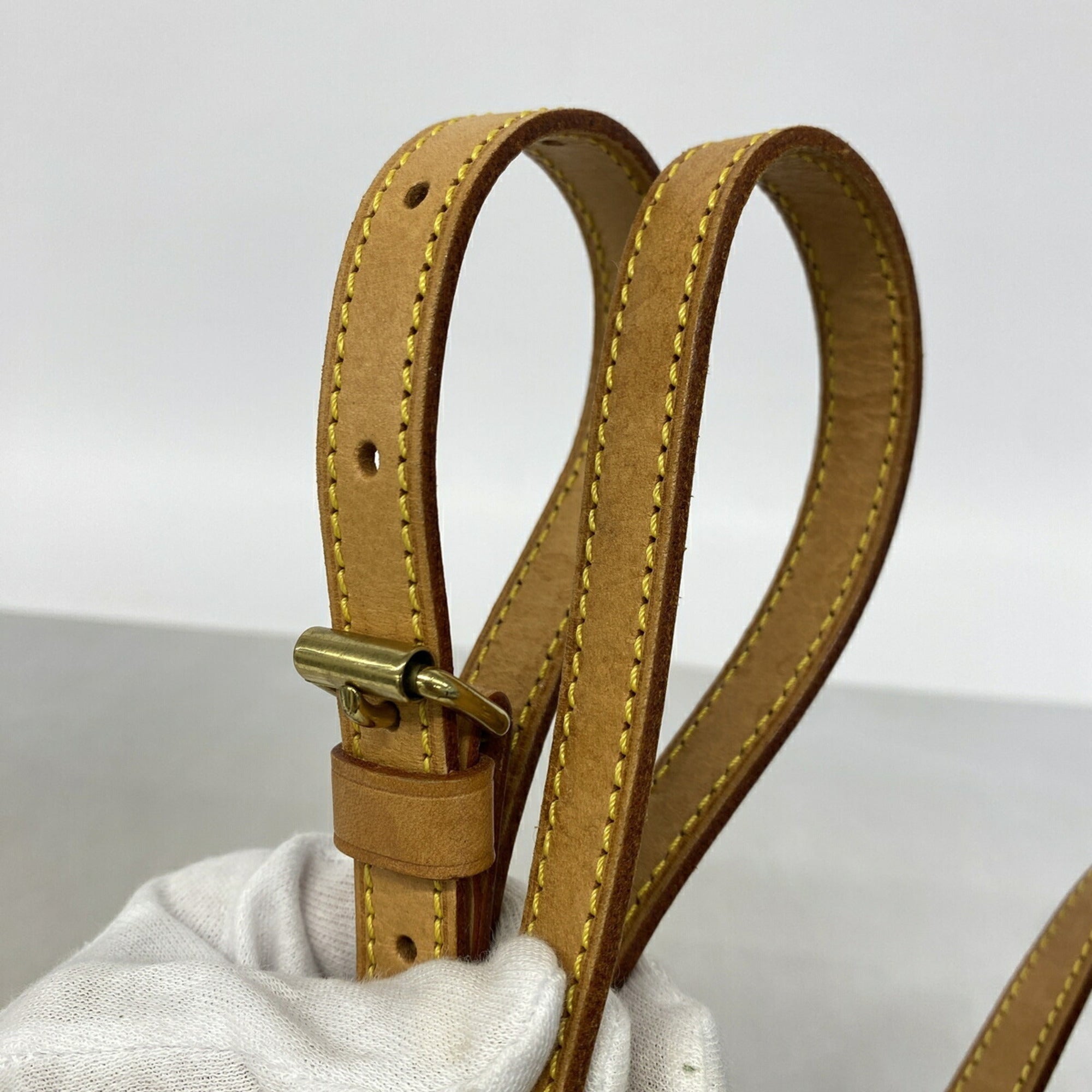 Louis Vuitton Brown Shoulder Bag (Pre-Owned)