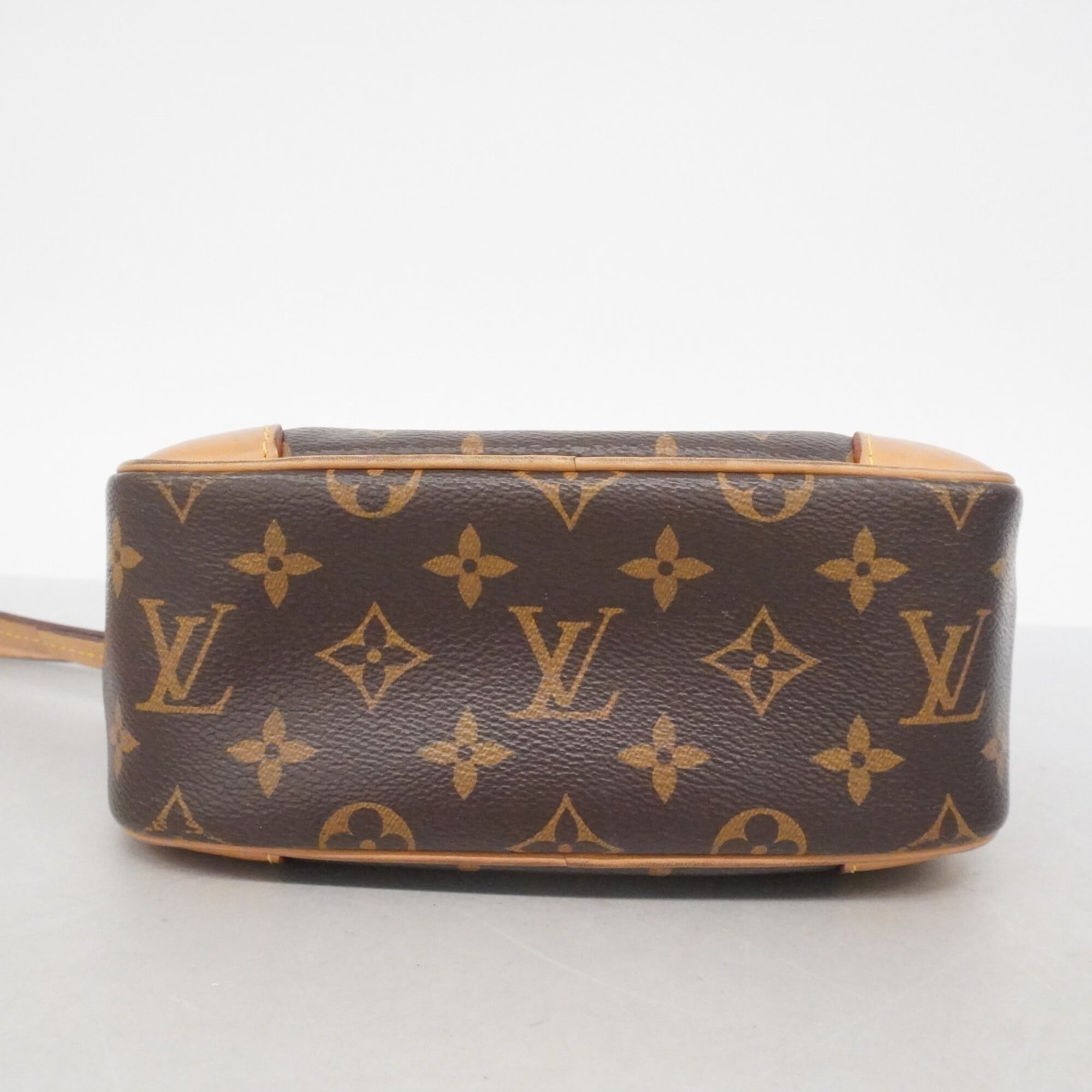 Louis Vuitton Brown Shoulder Bag (Pre-Owned)
