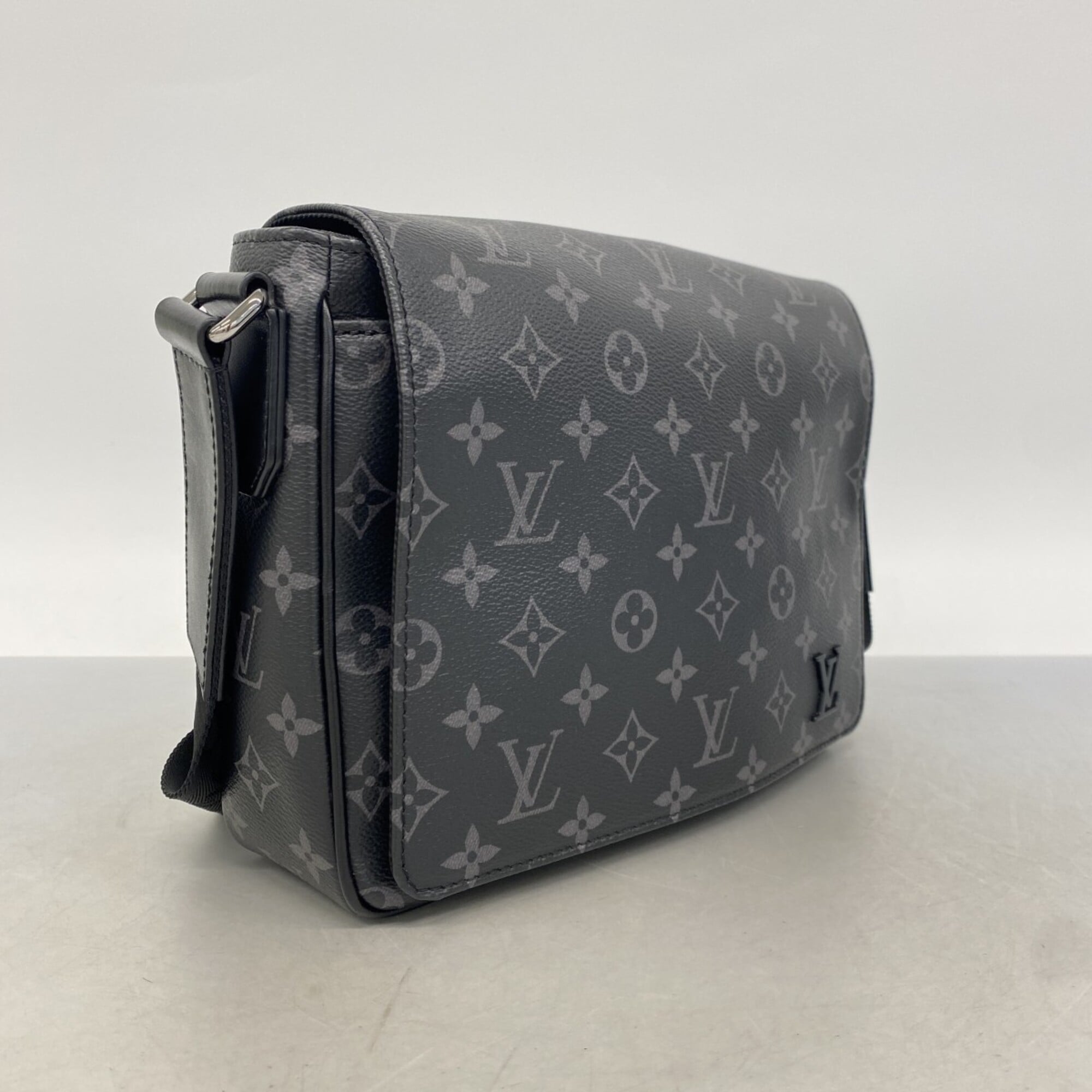 Louis Vuitton Black Shoulder Bag (Pre-Owned)