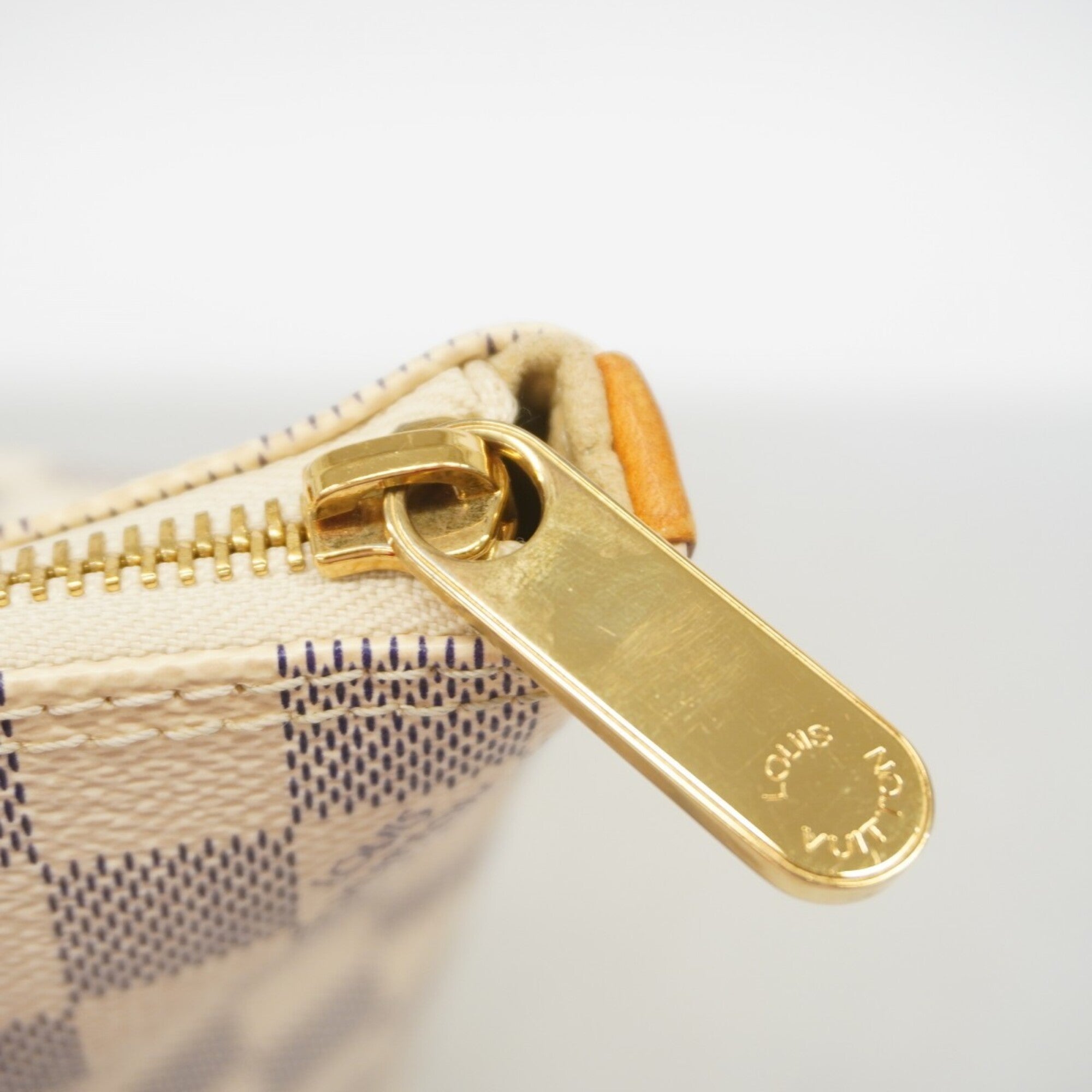 Louis Vuitton White Tote Bag (Pre-Owned)