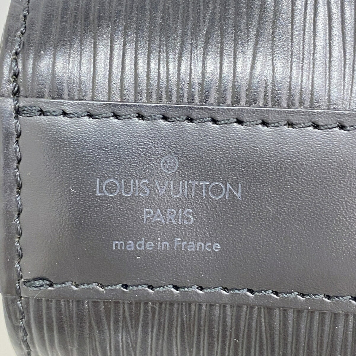 Louis Vuitton Noir Shoulder Bag (Pre-Owned)