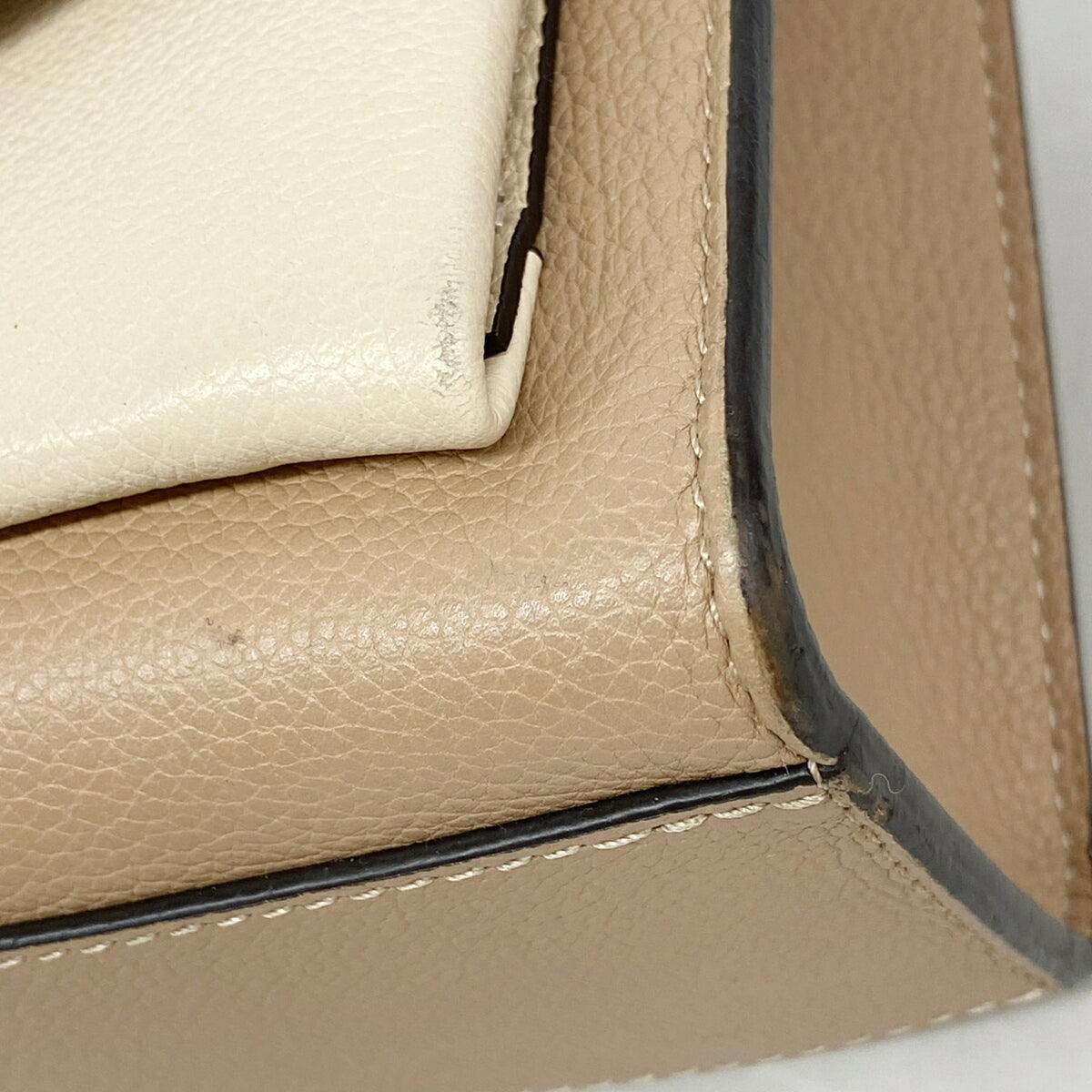 Louis Vuitton Beige Shoulder Bag (Pre-Owned)