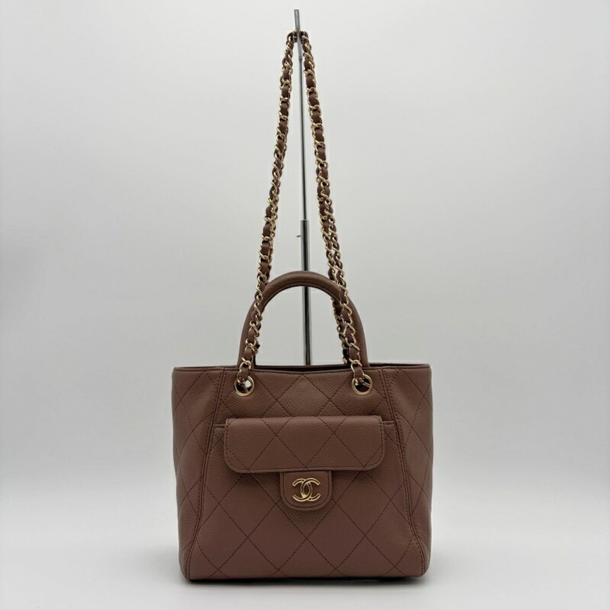 Chanel Brown Leather Shoulder Bag (Pre-Owned)