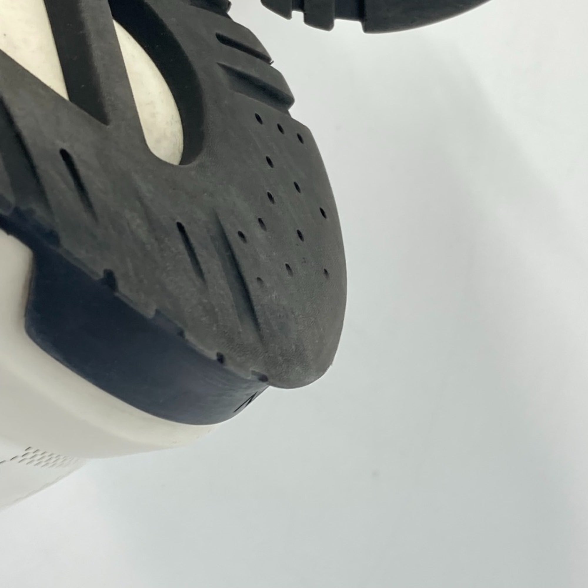 Louis Vuitton Black White Sneakers (Pre-Owned)
