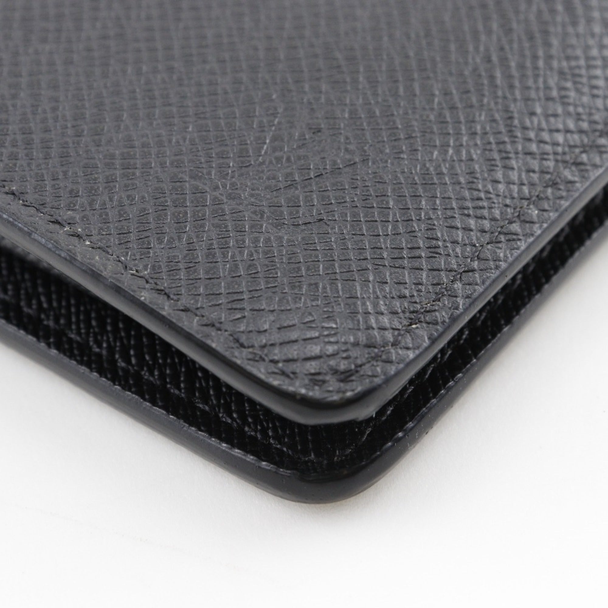 Louis Vuitton Taiga Black Noir Taiga Leather Long Wallet (Bi-Fold) (Pre-Owned)
