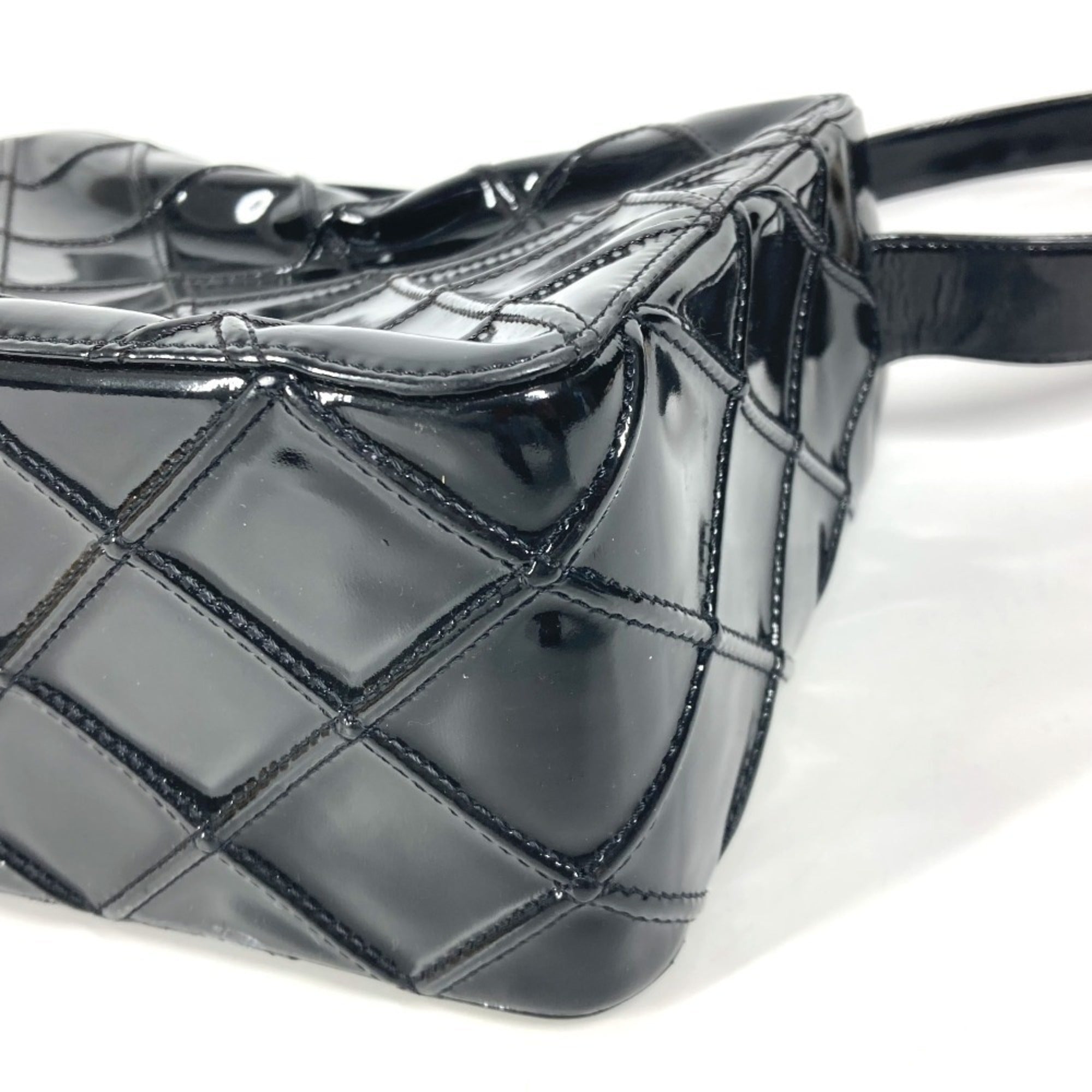 Chanel Black Patent Leather Handbag Shoulder Bag (Pre-Owned)