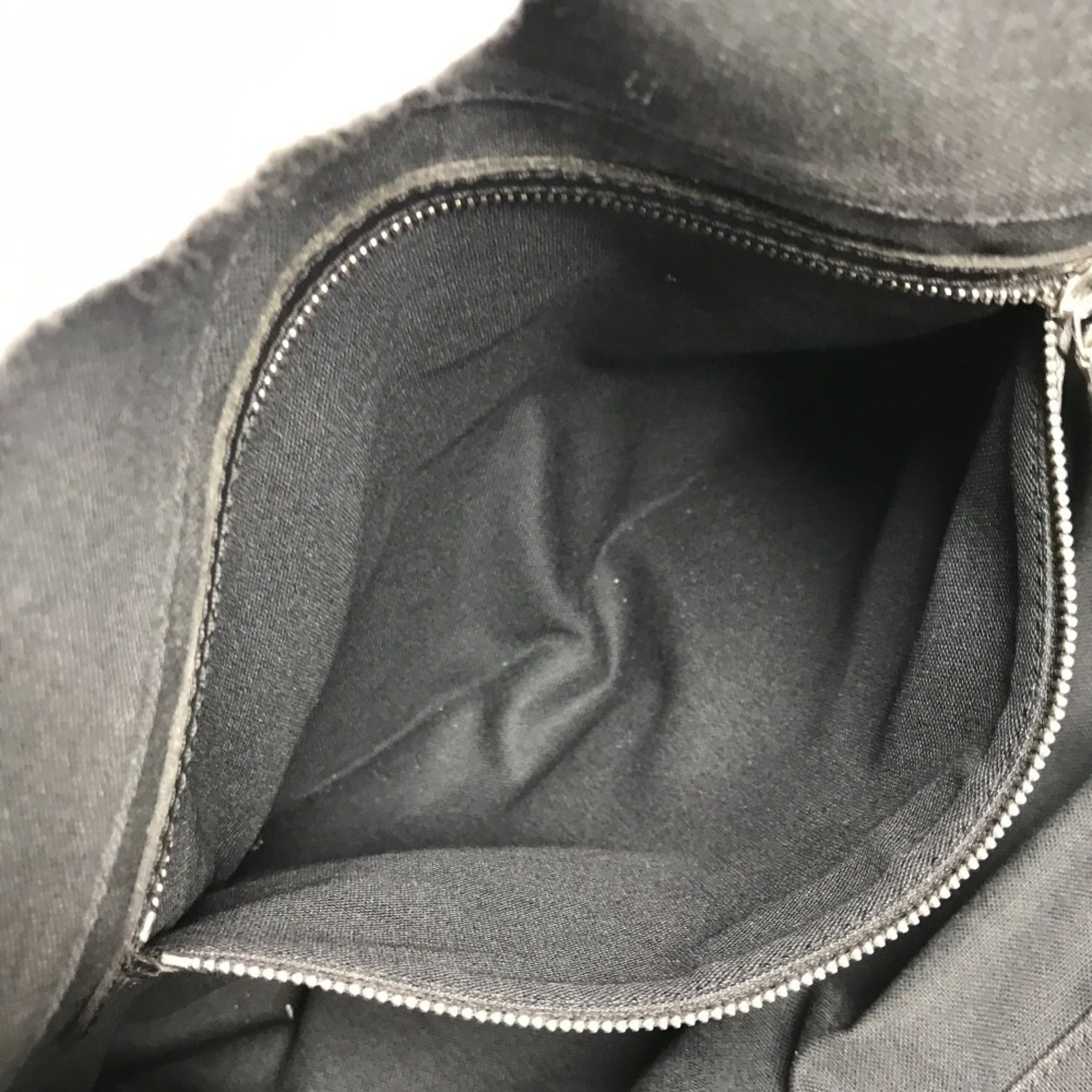Louis Vuitton Black Noir Taiga Leather Nylon Canvas Leather Messenger Bag Shoulder Bag (Pre-Owned)