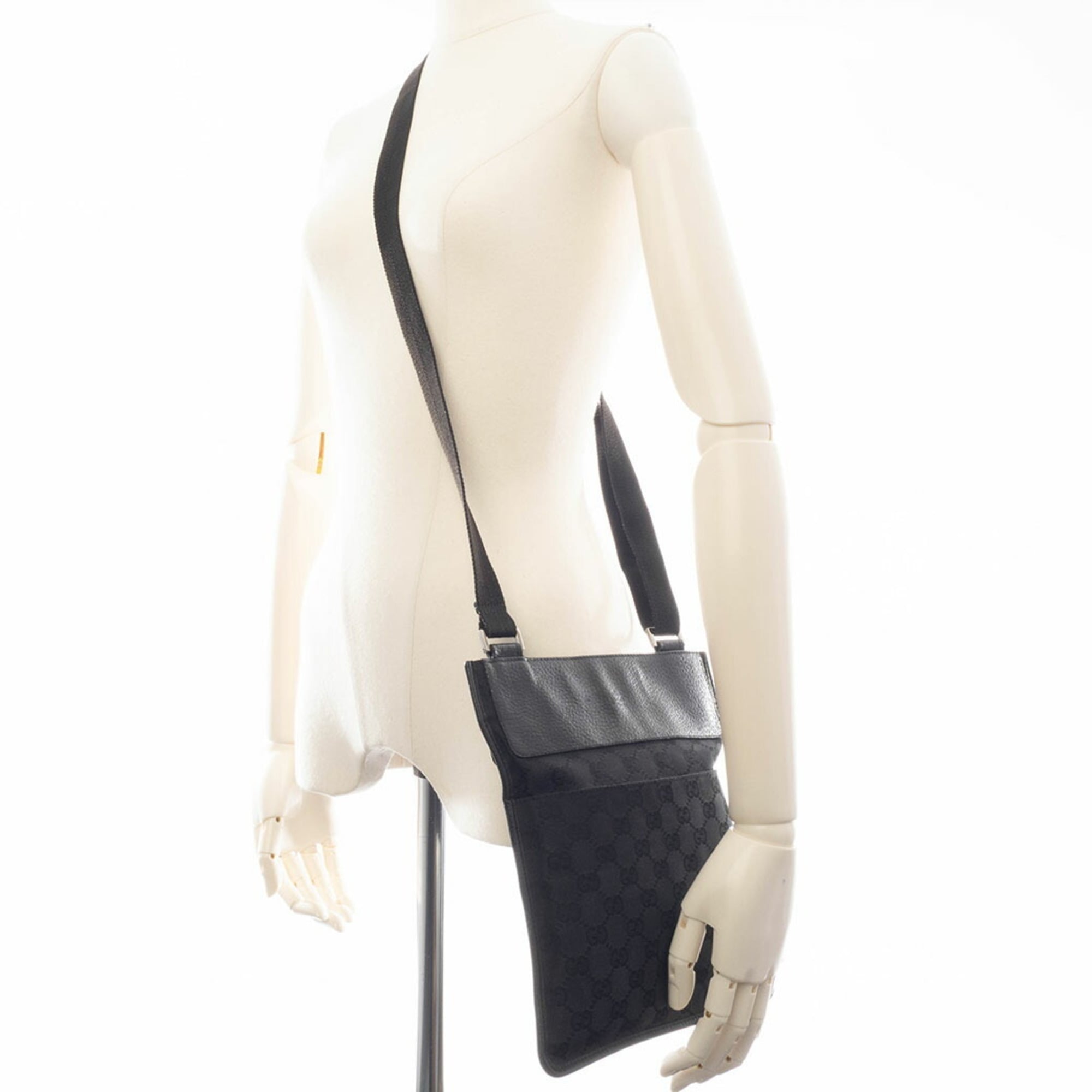 Gucci Gg Canvas Black Gg Canvas Leather Shoulder Bag (Pre-Owned)