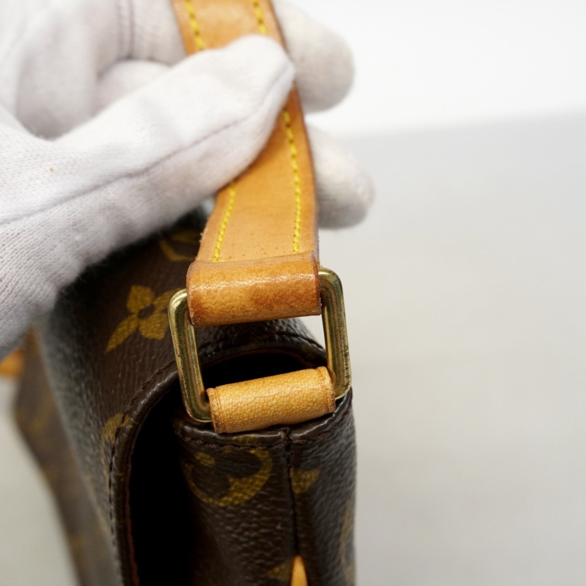Louis Vuitton Brown Shoulder Bag (Pre-Owned)