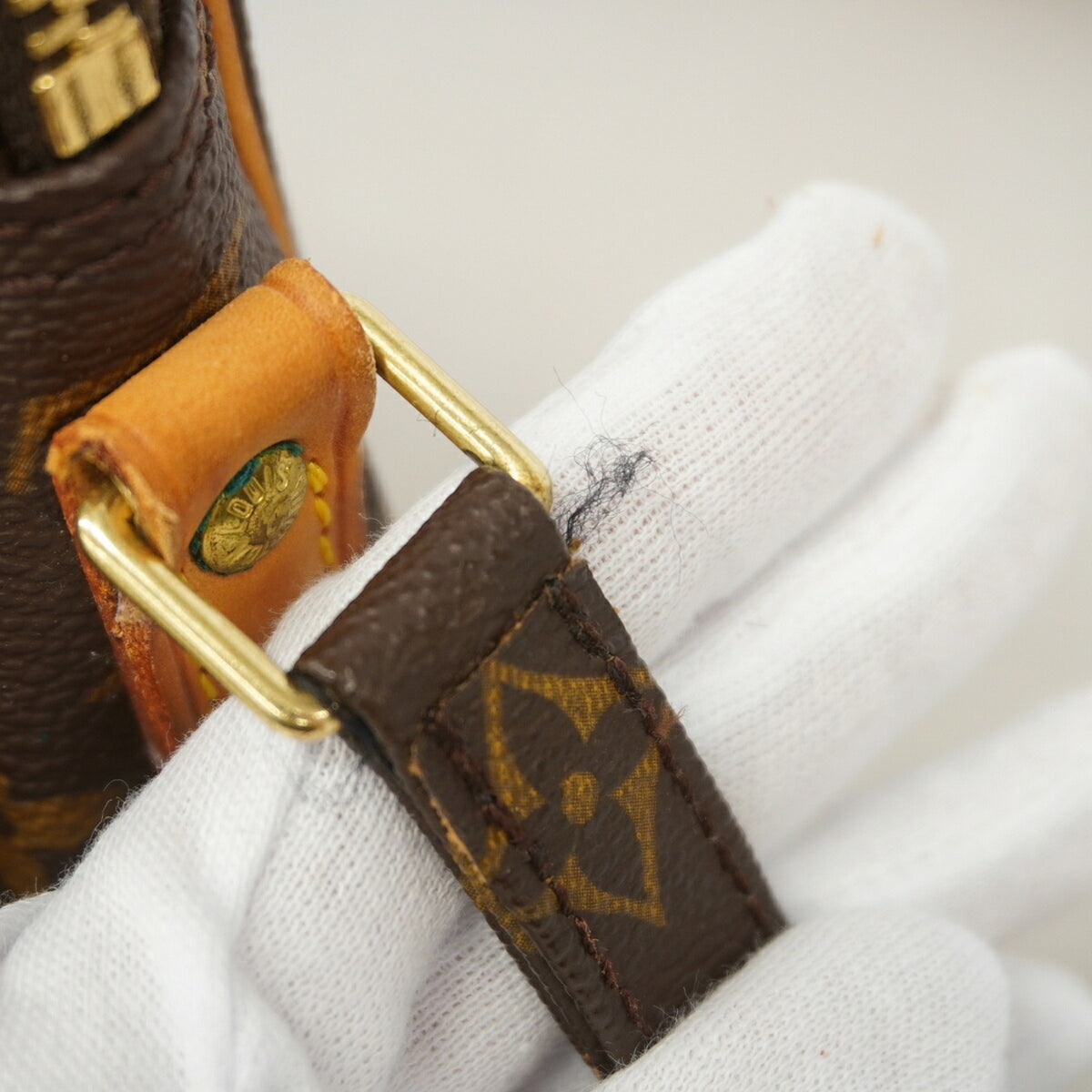 Louis Vuitton Brown Shoulder Bag (Pre-Owned)