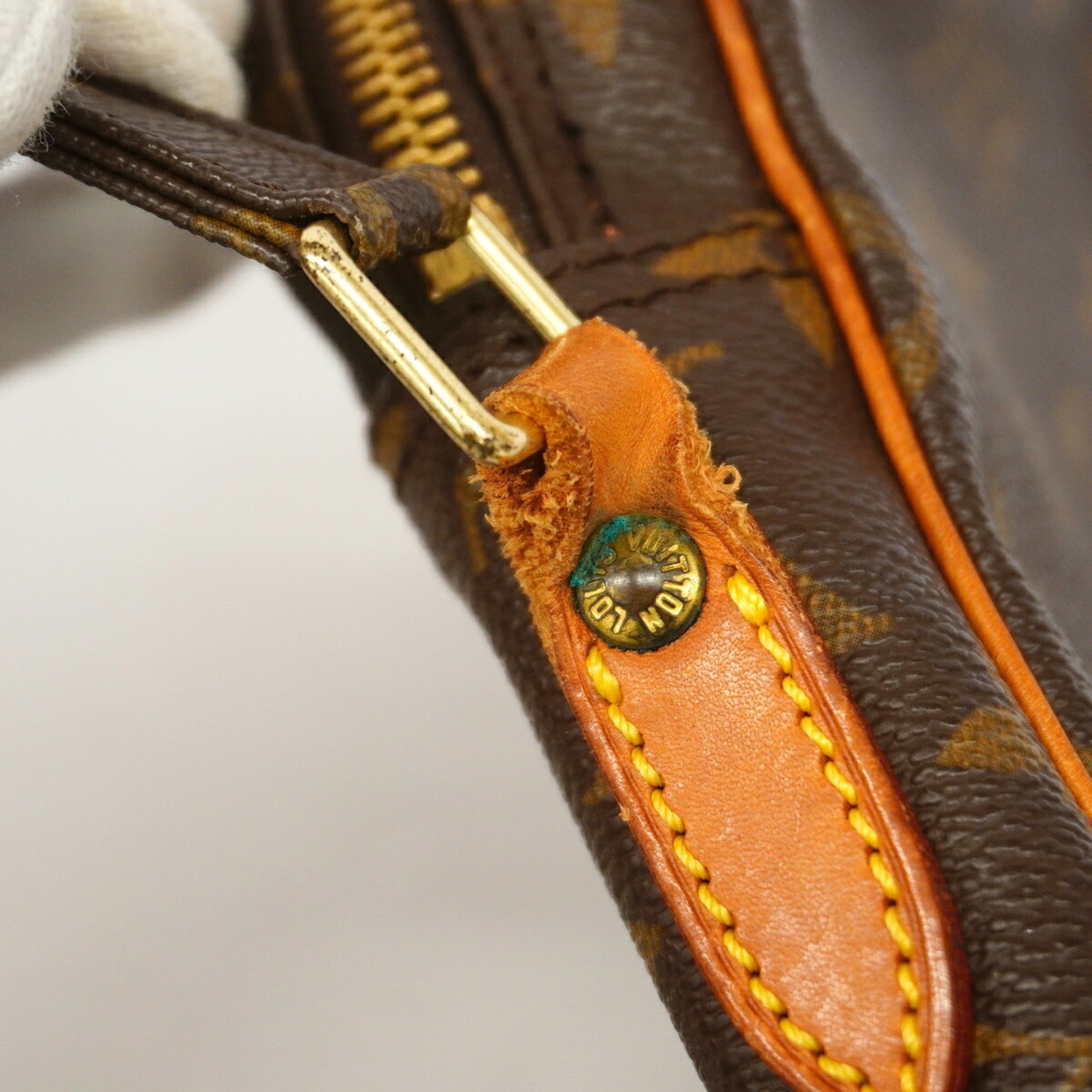 Louis Vuitton Brown Shoulder Bag (Pre-Owned)
