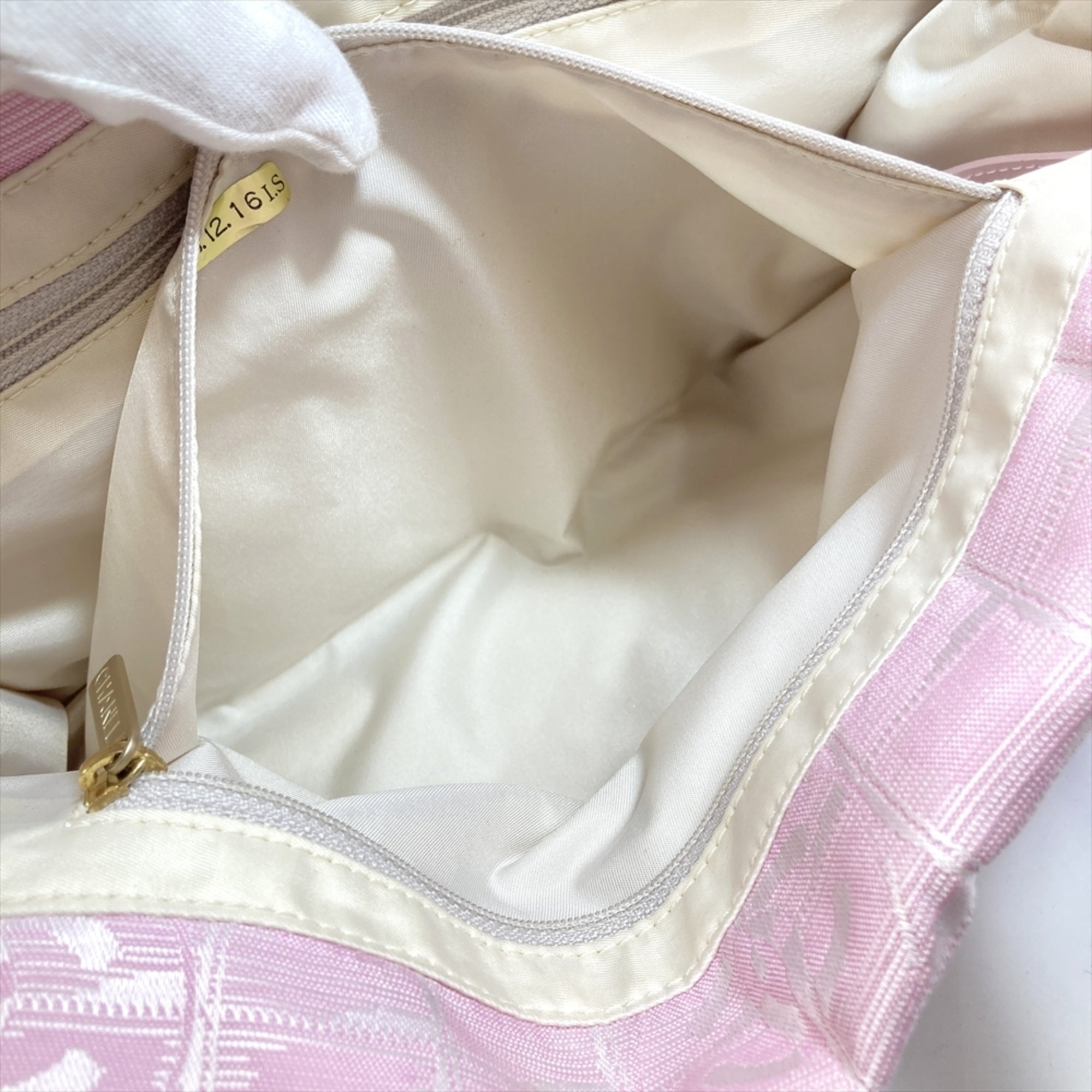 Chanel Pink Nylon Tote Bag (Pre-Owned)