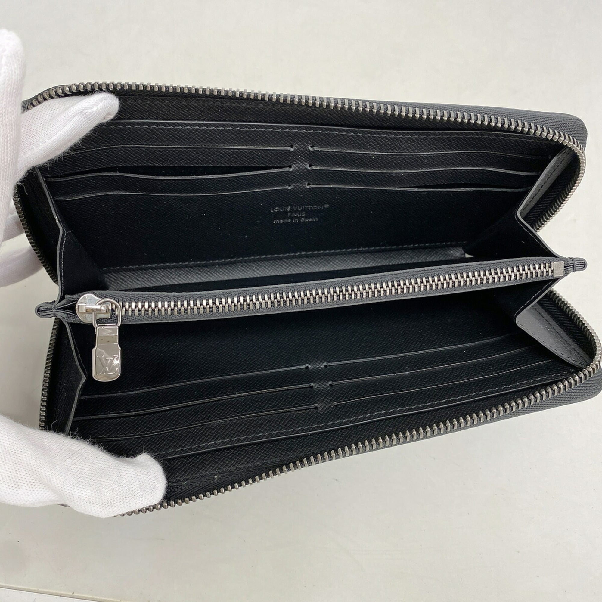 Louis Vuitton Black Long Wallet (Bi-Fold) (Pre-Owned)