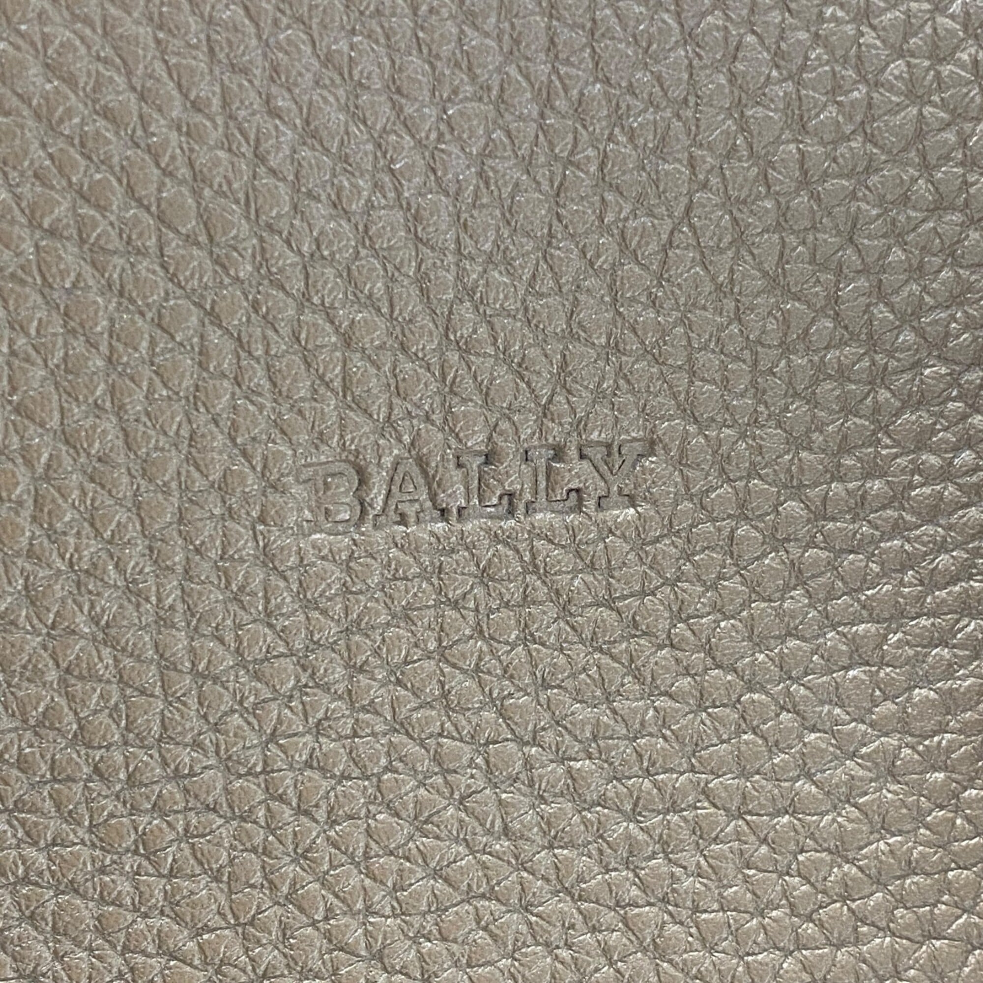 Bally Grayish Leather Handbag (Pre-Owned)