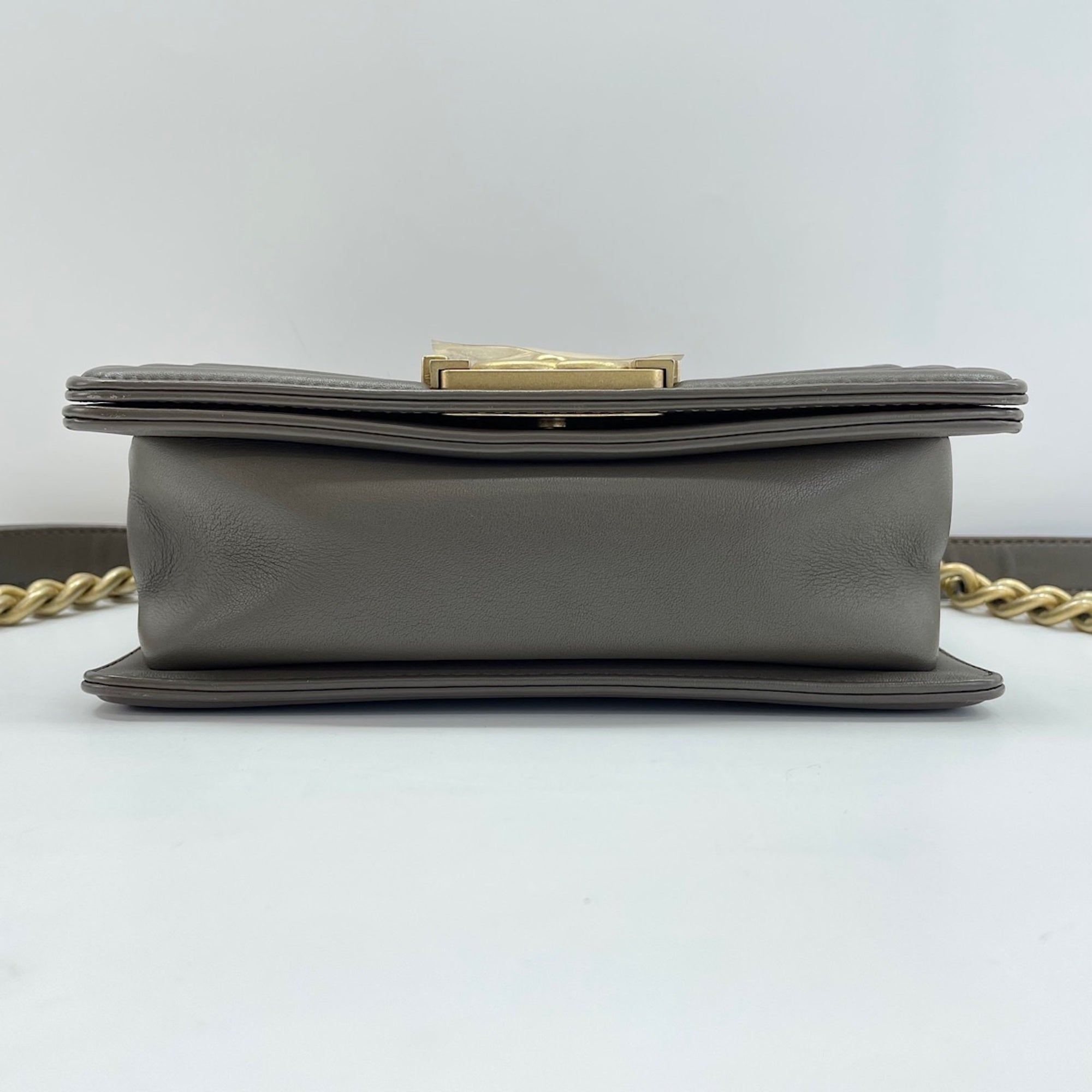 Chanel Boy Chanel Brown Leather Shoulder Bag (Pre-Owned)