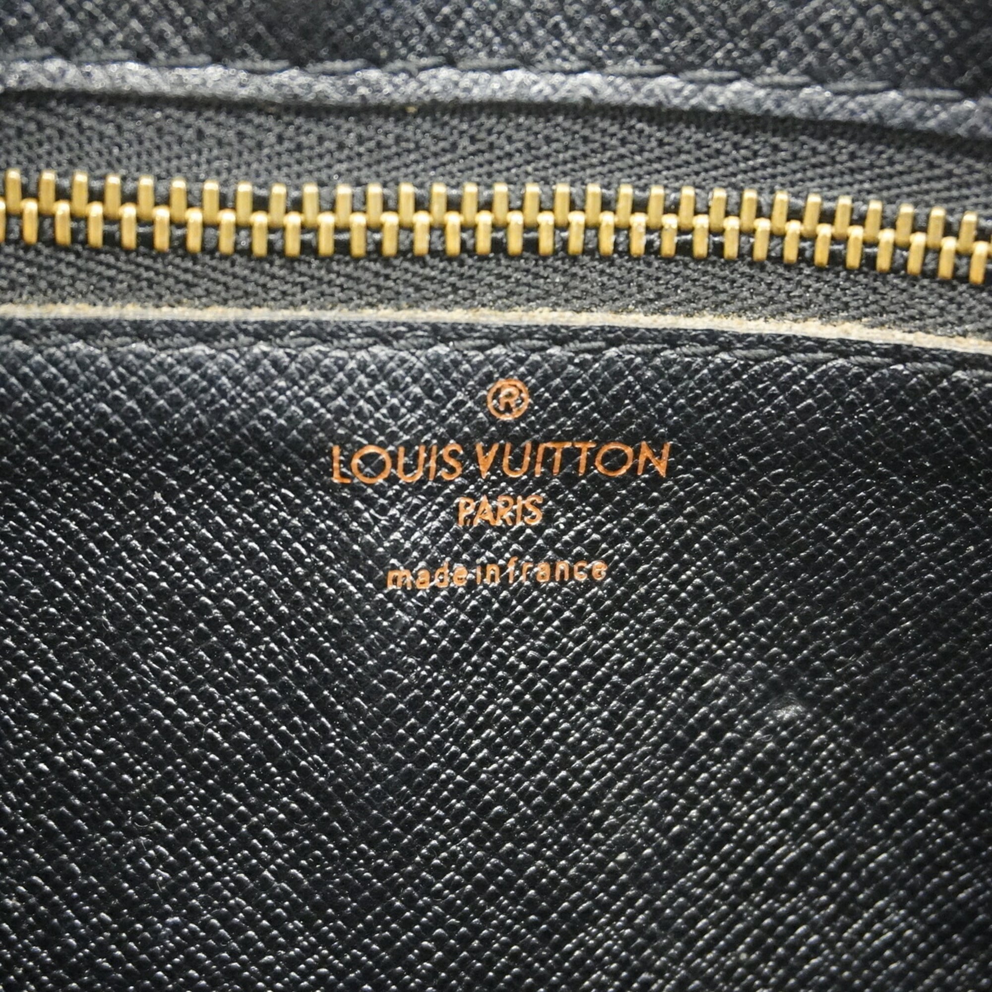 Louis Vuitton Noir Shoulder Bag (Pre-Owned)