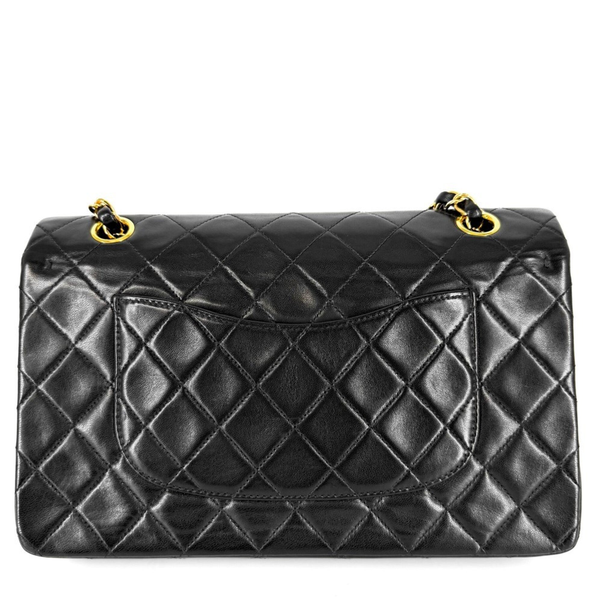 Chanel Matelasse Black Leather Shoulder Bag (Pre-Owned)