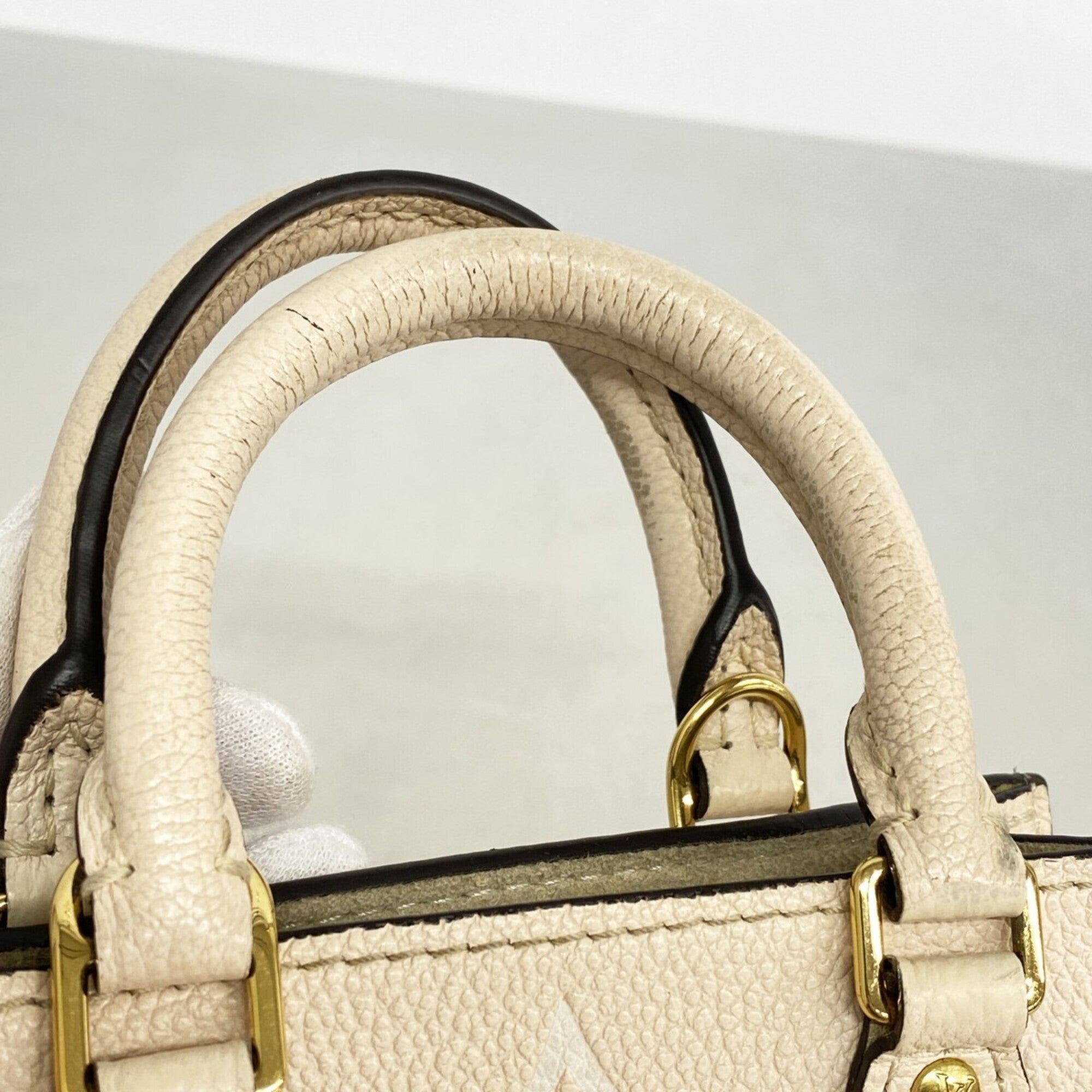 Louis Vuitton Cream Saffron Handbag (Pre-Owned)
