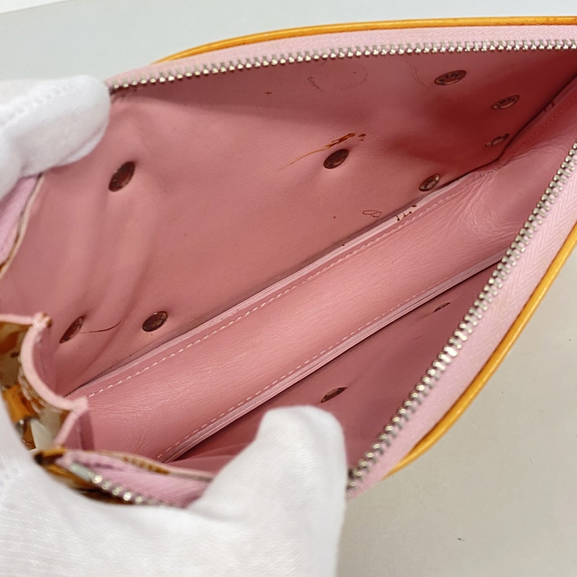 Louis Vuitton Pink Pouch (Pre-Owned)