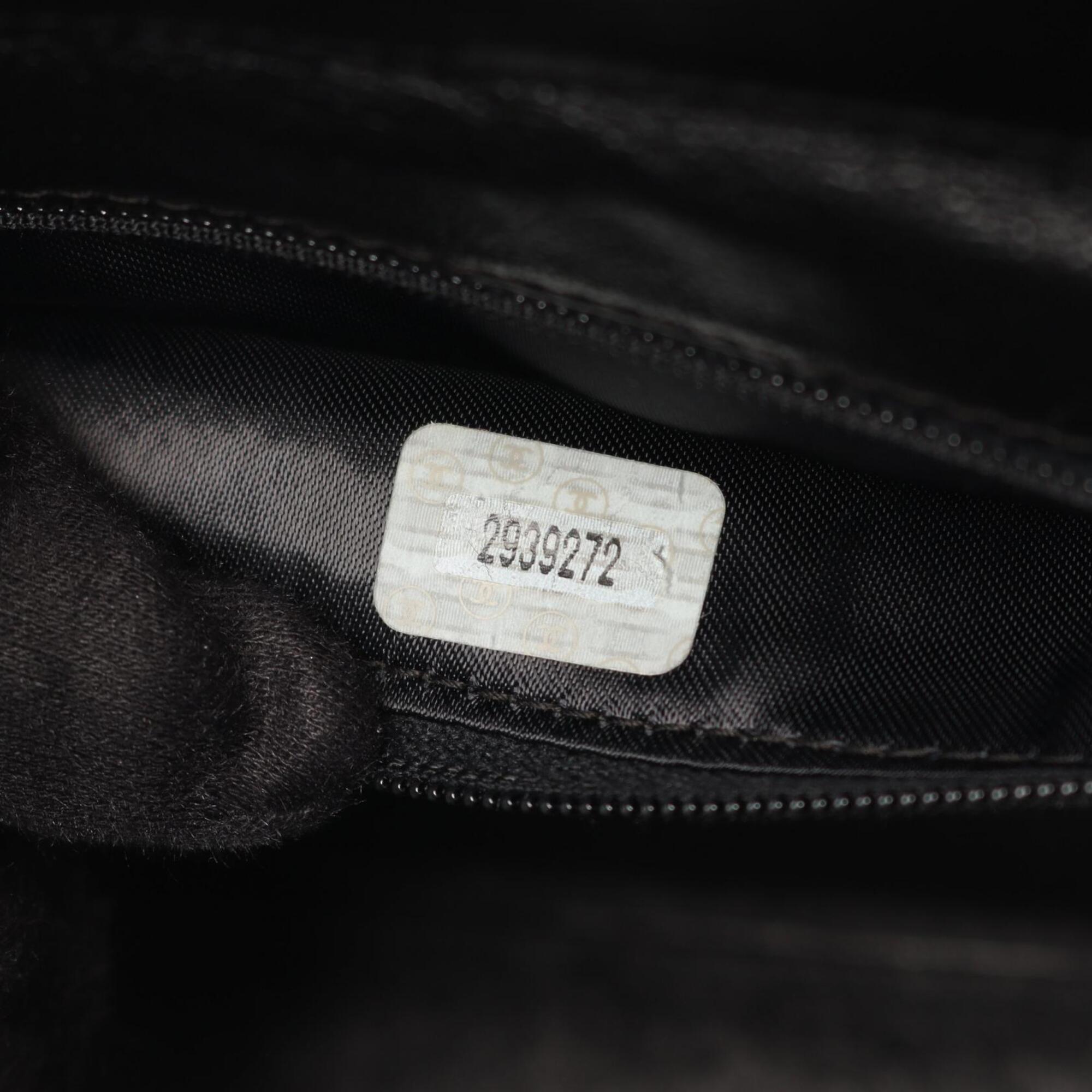 Chanel Black Leather Handbag Shoulder Bag (Pre-Owned)