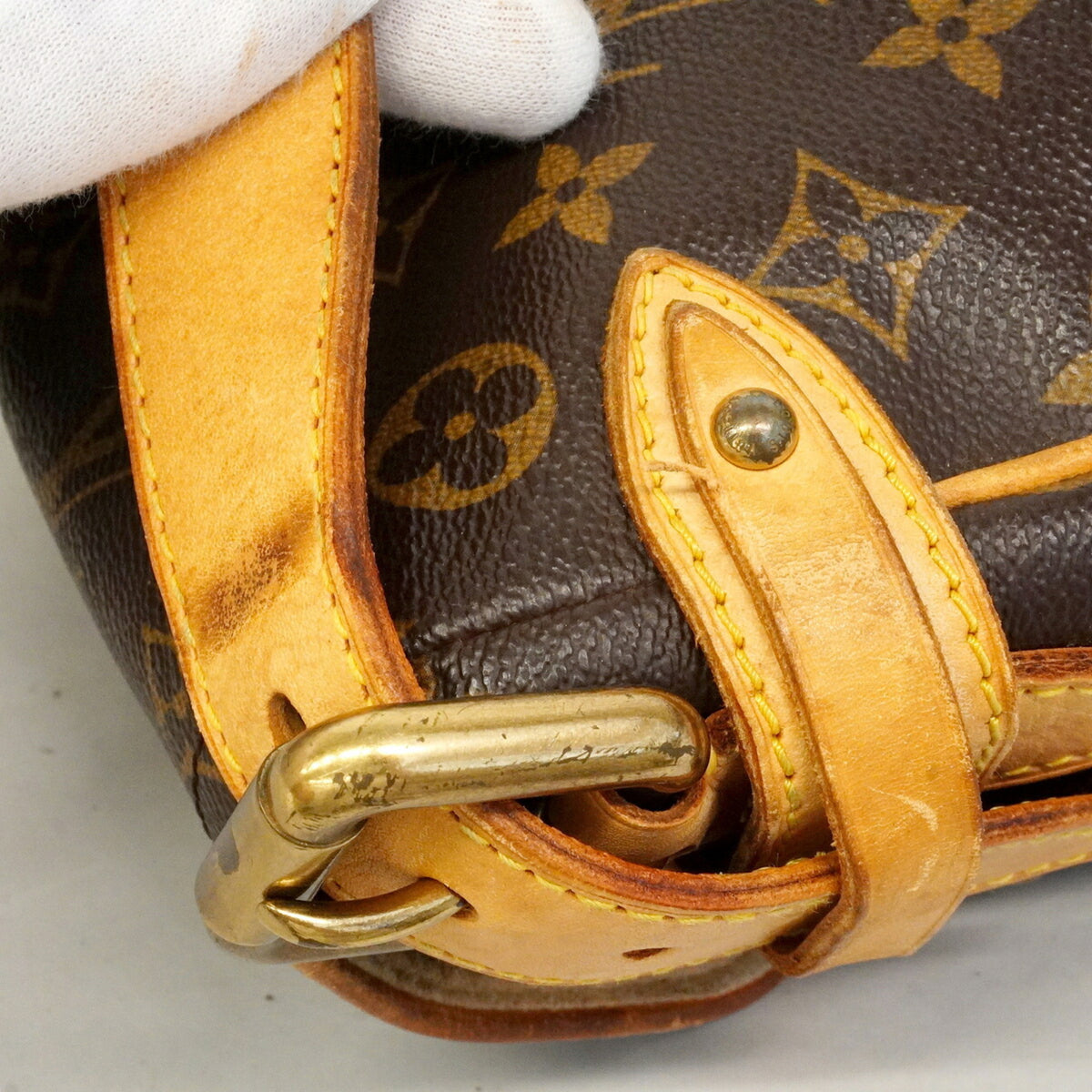 Louis Vuitton Brown Shoulder Bag (Pre-Owned)
