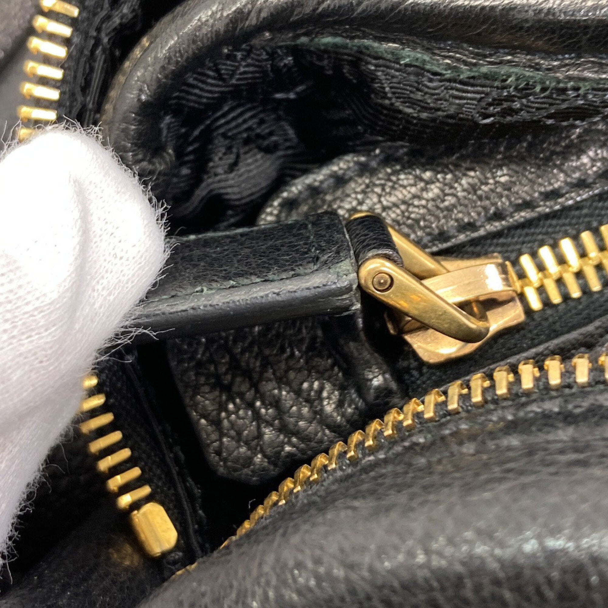 Prada Black Leather Shoulder Bag (Pre-Owned)