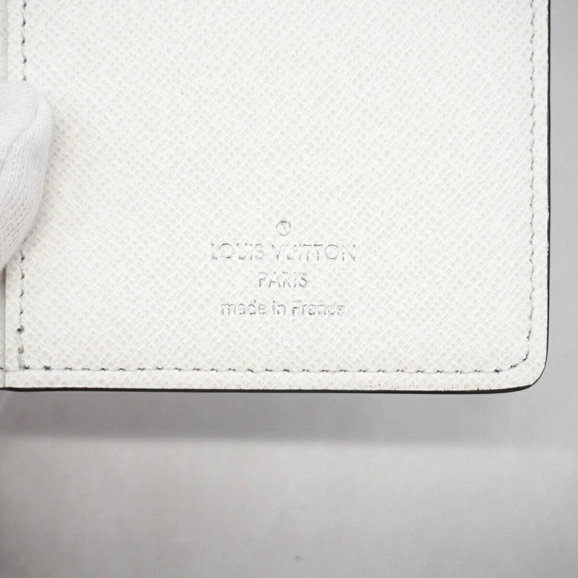 Louis Vuitton White Long Wallet (Bi-Fold) (Pre-Owned)